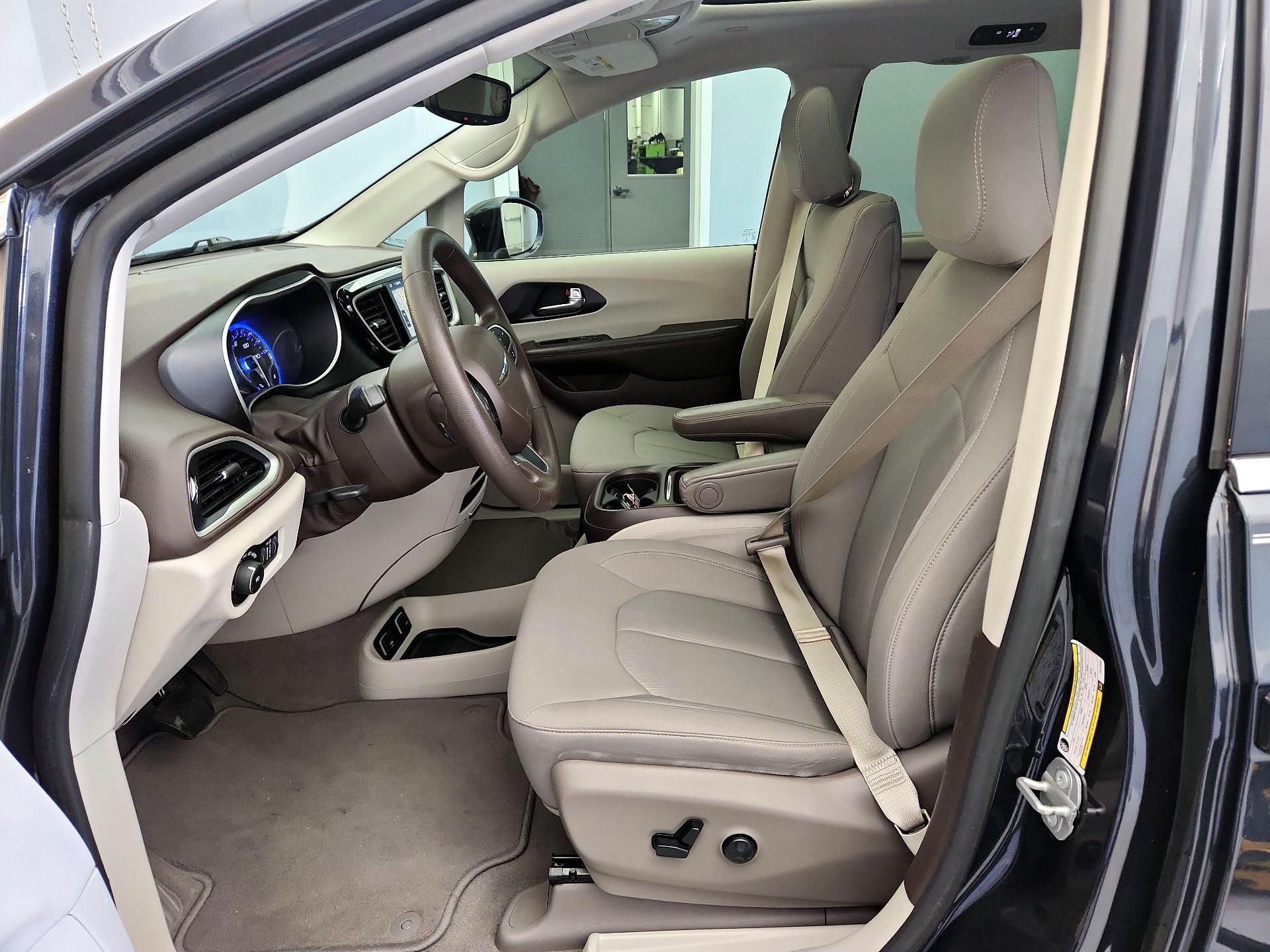 Thumbnail: 2020 Chrysler Pacifica - 11