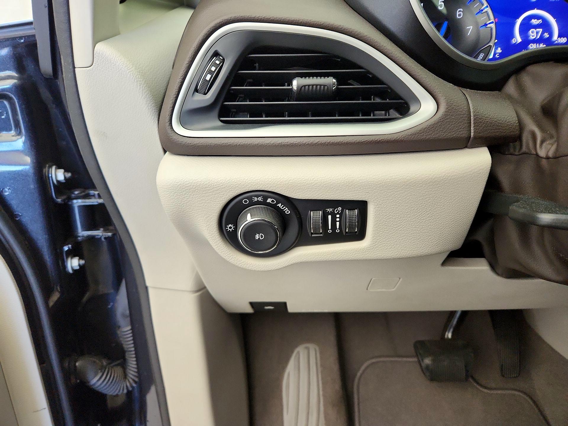 Thumbnail: 2020 Chrysler Pacifica - 13