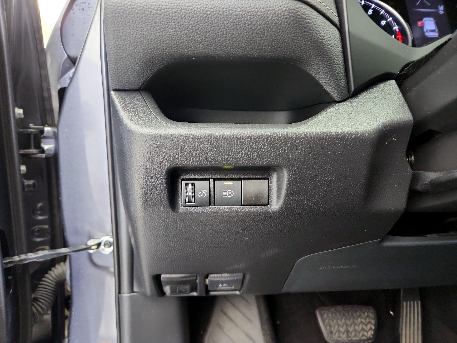 Thumbnail: 2020 Toyota RAV4 - 13