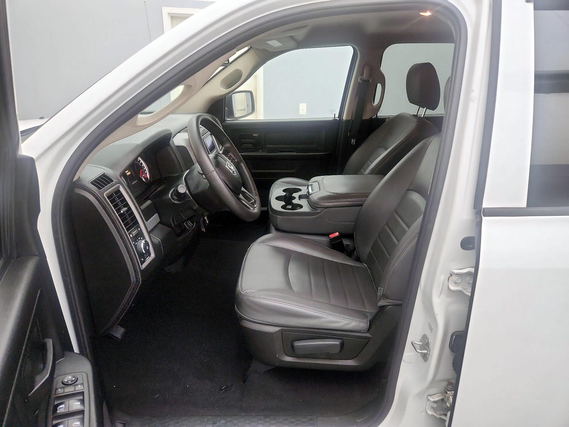 Thumbnail: 2019 RAM 1500 Classic - 11