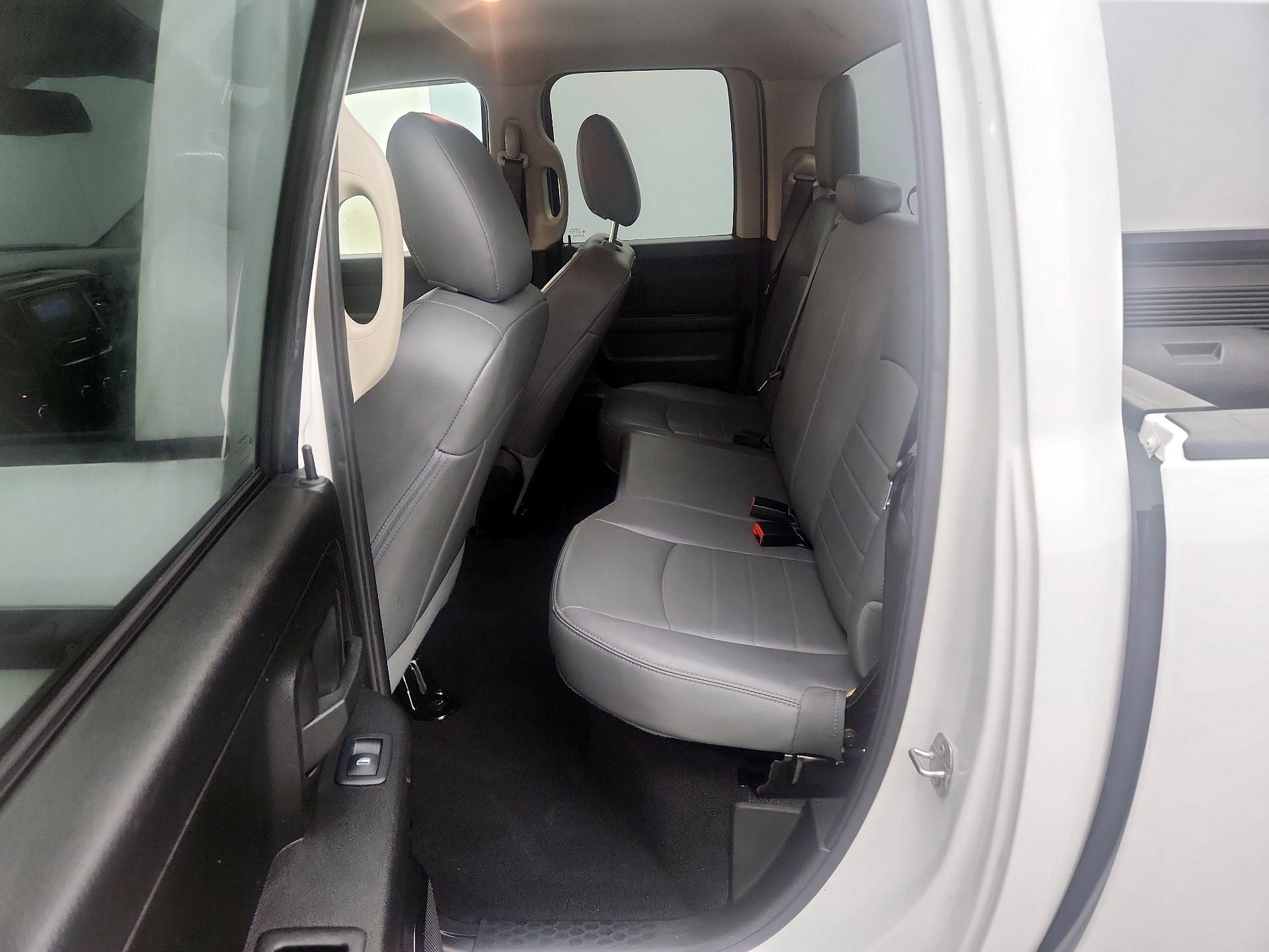 Thumbnail: 2019 RAM 1500 Classic - 19