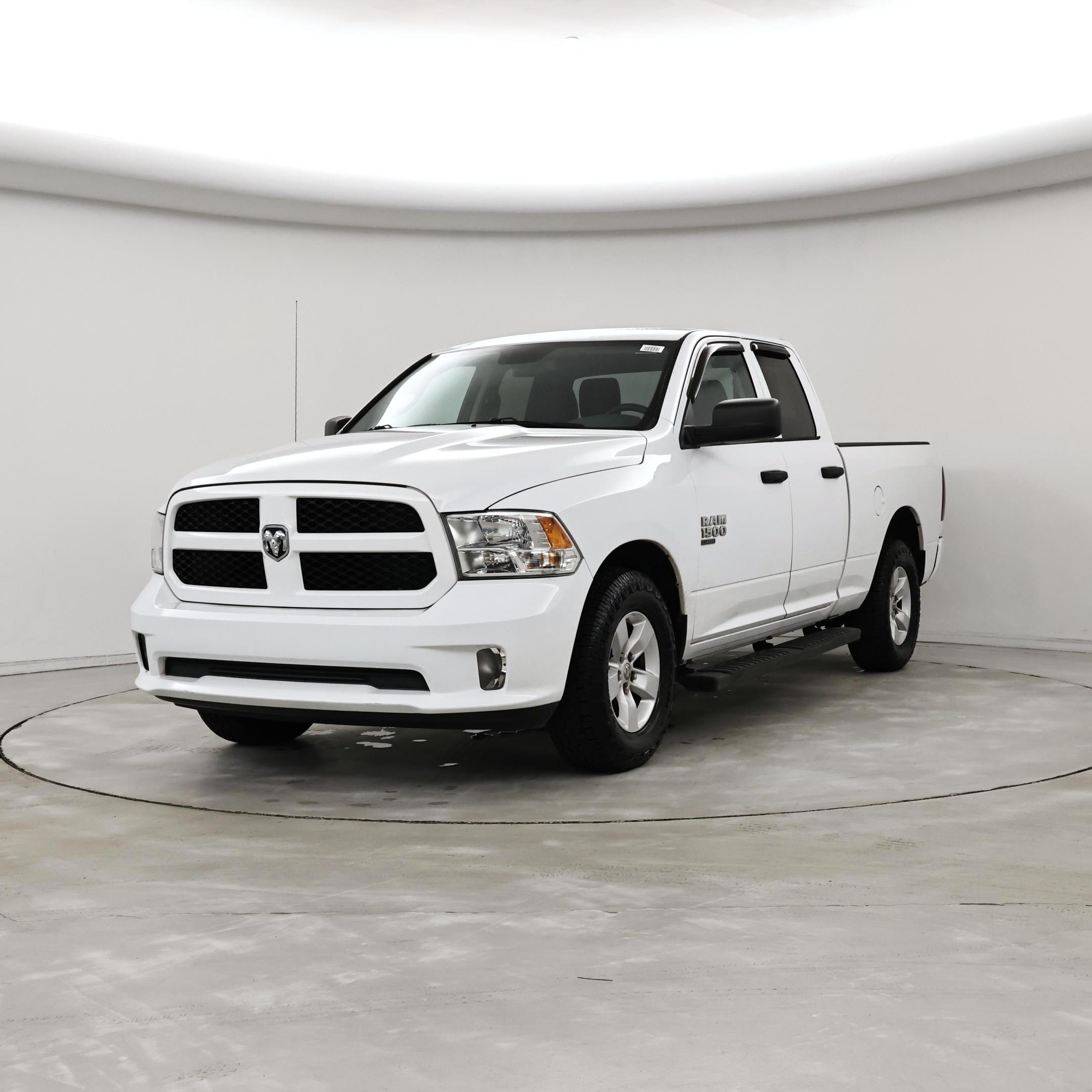 Thumbnail: 2019 RAM 1500 Classic - 4