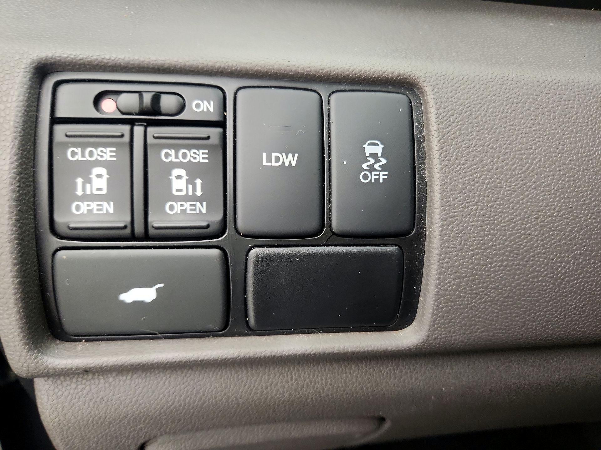 Thumbnail: 2016 Honda Odyssey - 13