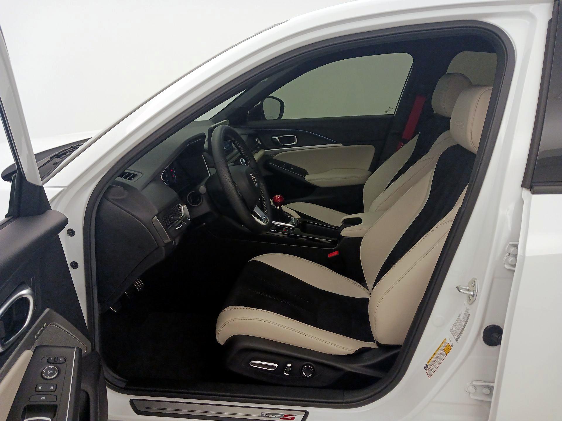 Thumbnail: 2025 Acura Integra - 11