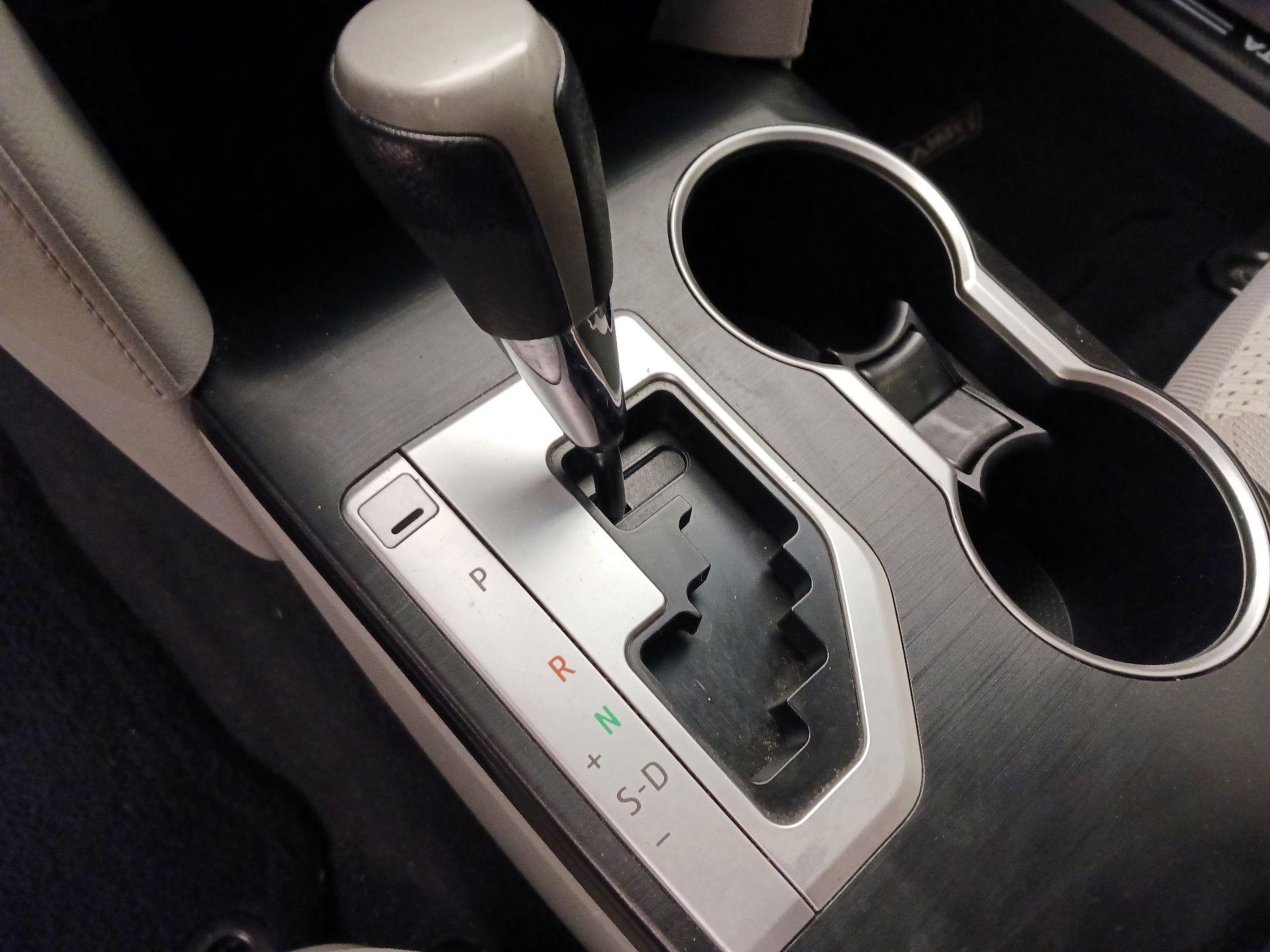 Thumbnail: 2013 Toyota Camry - 16