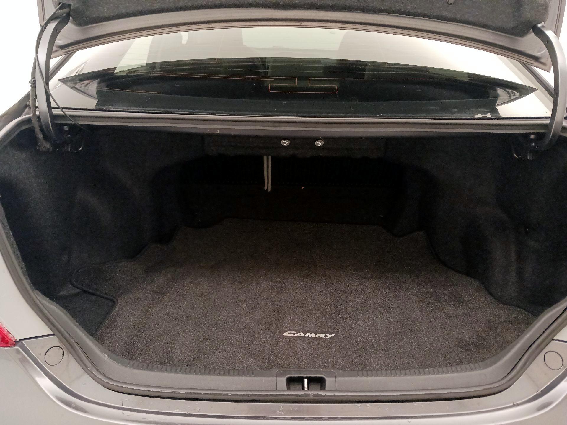 Thumbnail: 2013 Toyota Camry - 19