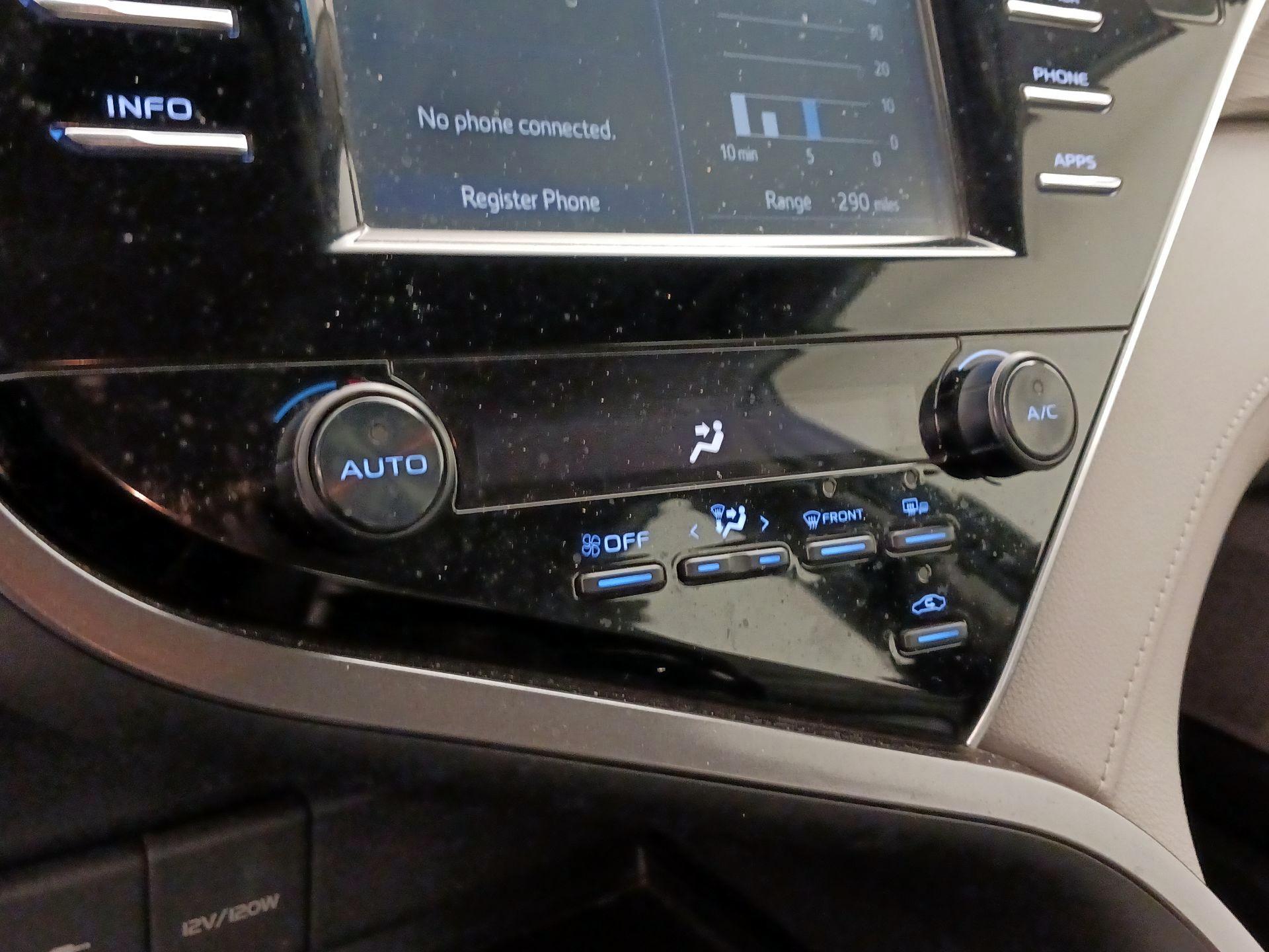 Thumbnail: 2018 Toyota Camry - 16