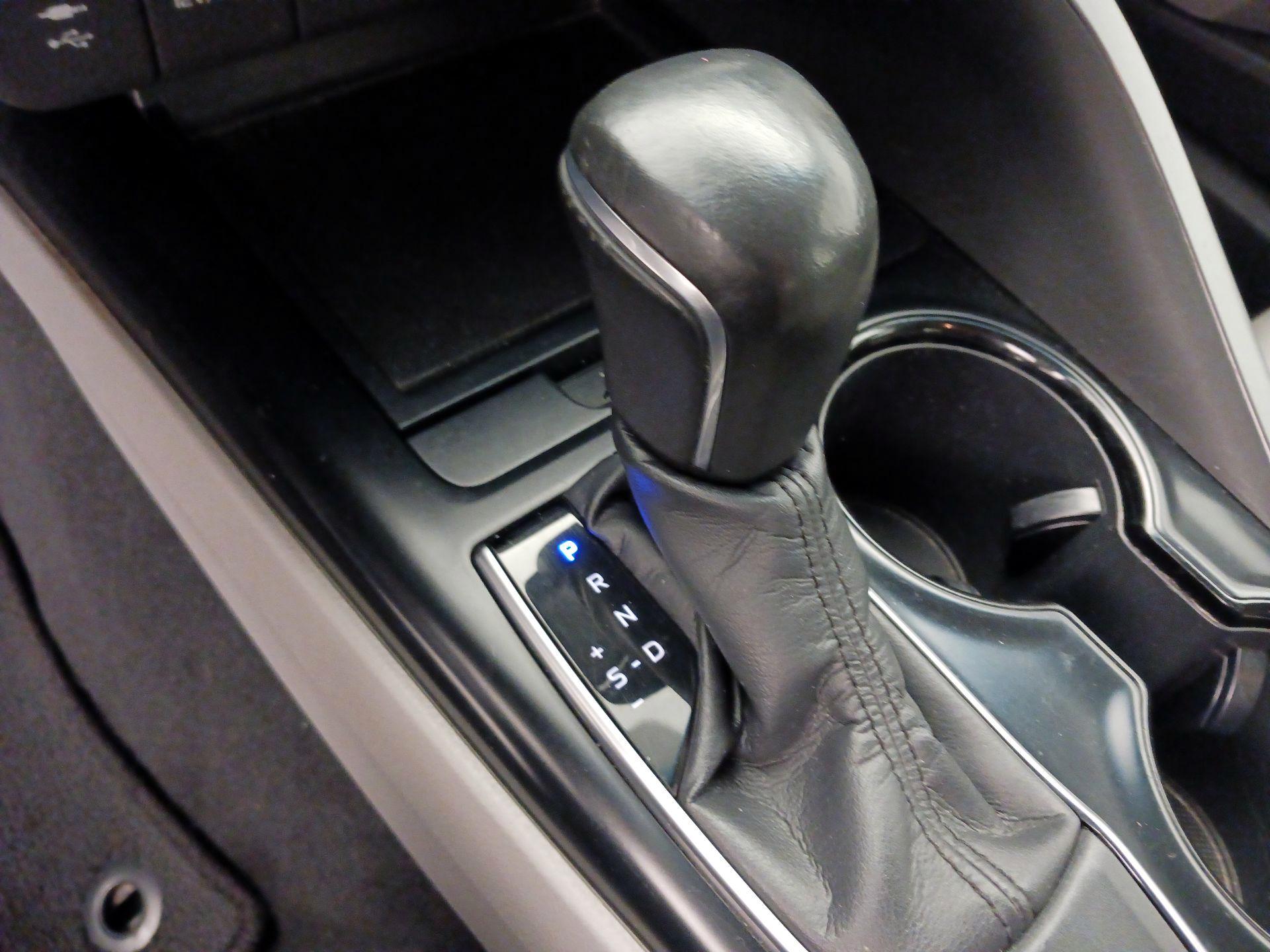 Thumbnail: 2018 Toyota Camry - 17