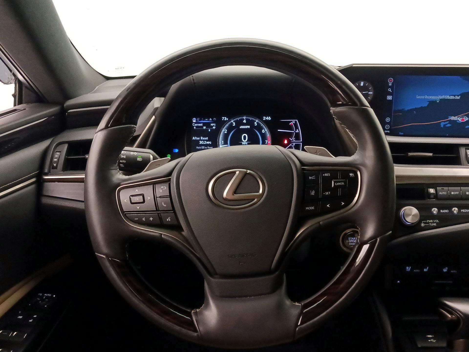 Thumbnail: 2021 Lexus ES - 10