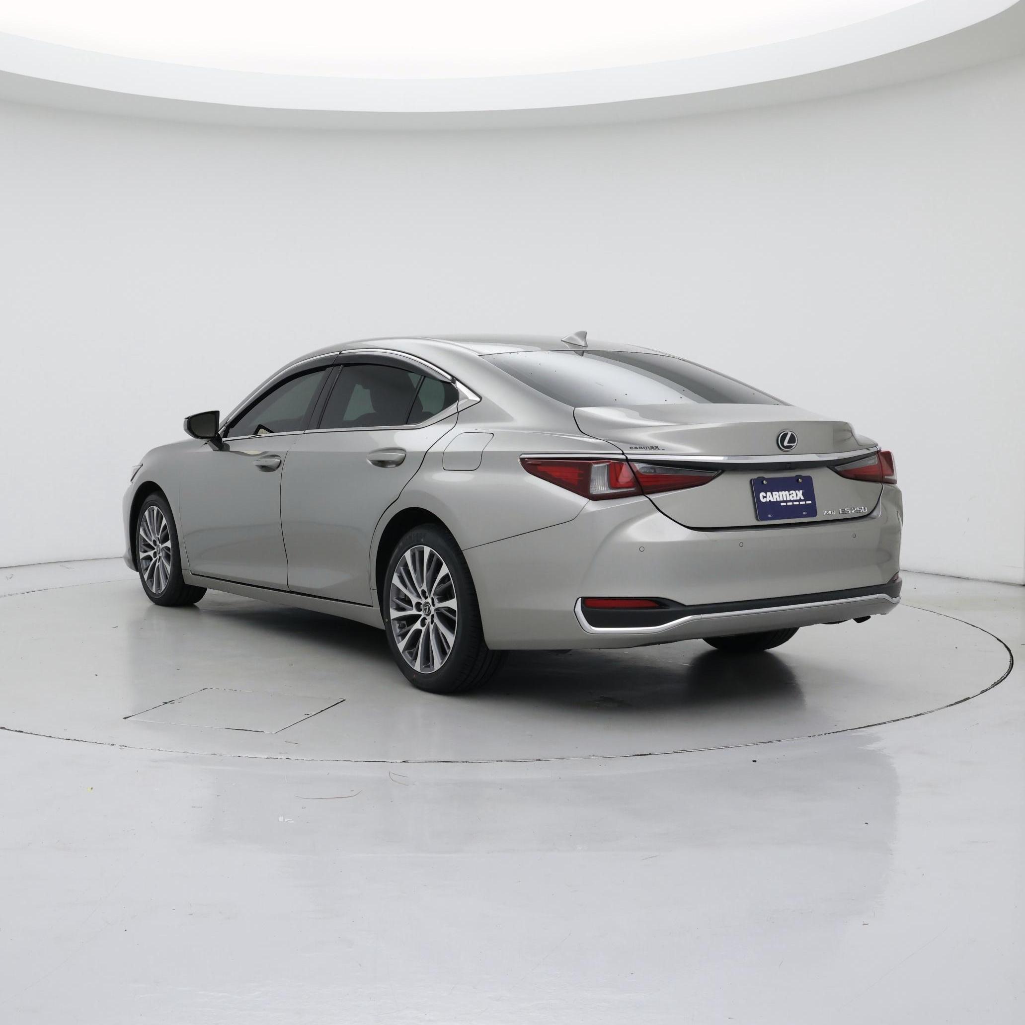 Thumbnail: 2021 Lexus ES - 2