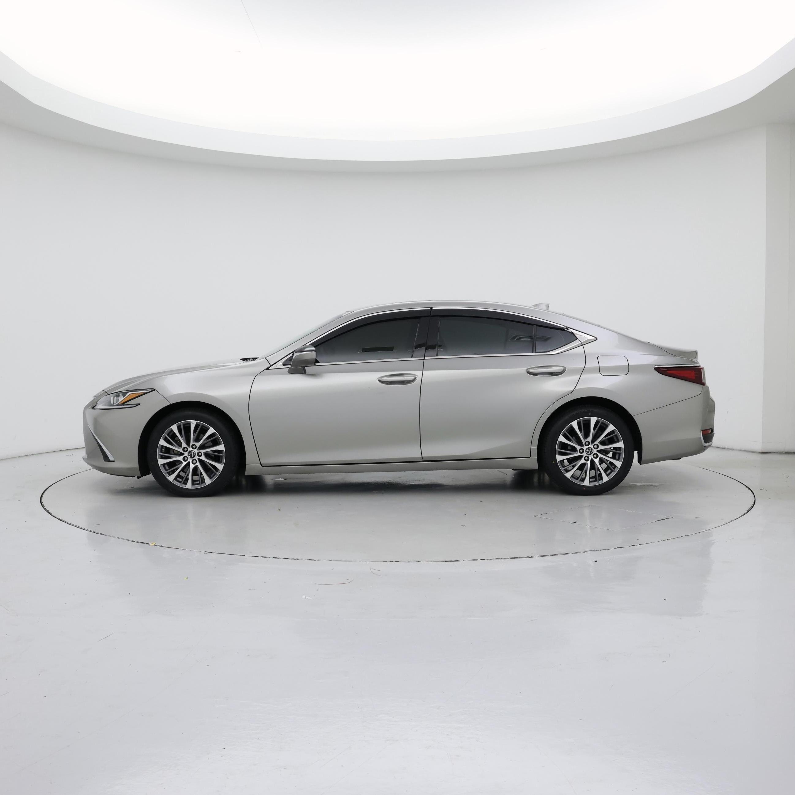 Thumbnail: 2021 Lexus ES - 3