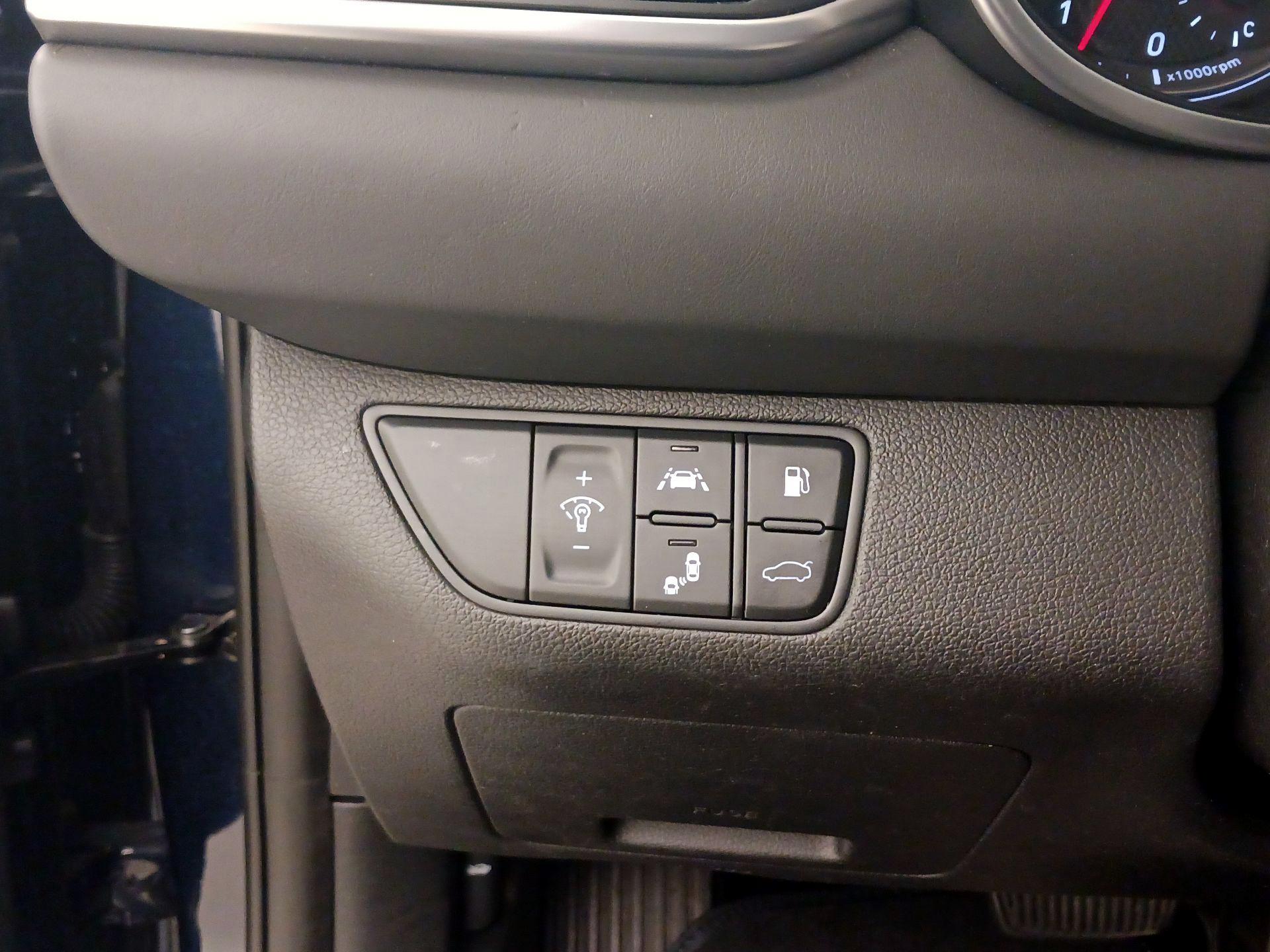 Thumbnail: 2019 Genesis G70 - 13