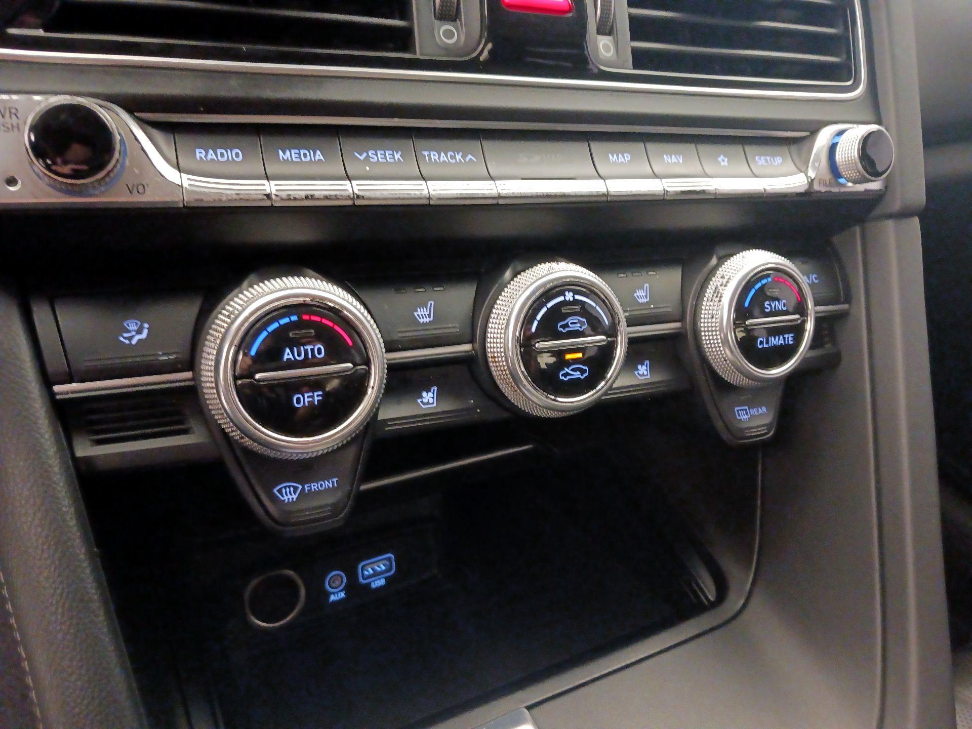 Thumbnail: 2019 Genesis G70 - 17