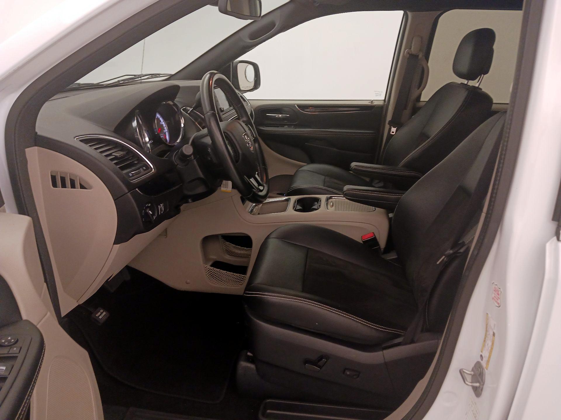 Thumbnail: 2020 Dodge Grand Caravan - 11