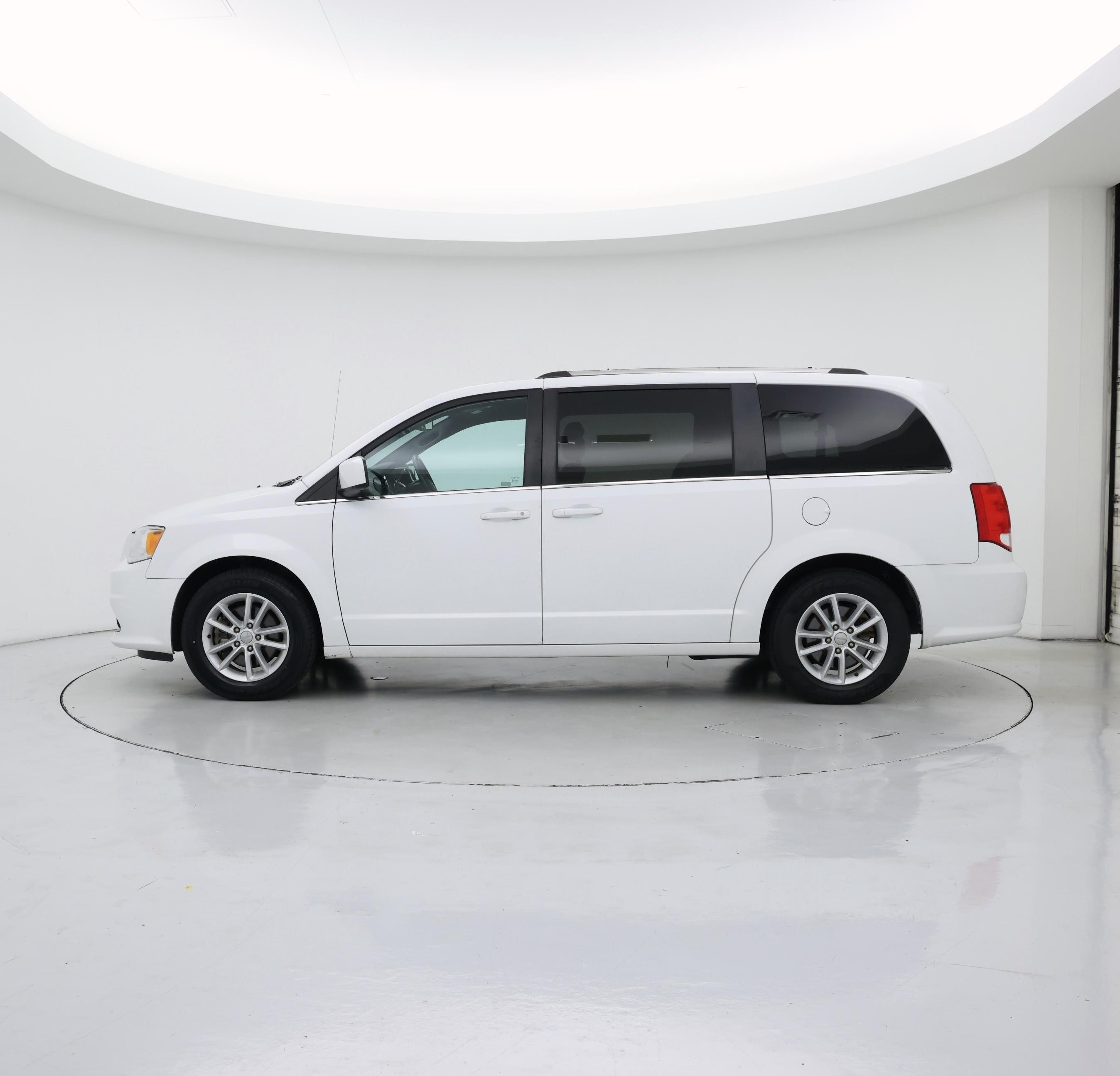 Thumbnail: 2020 Dodge Grand Caravan - 3
