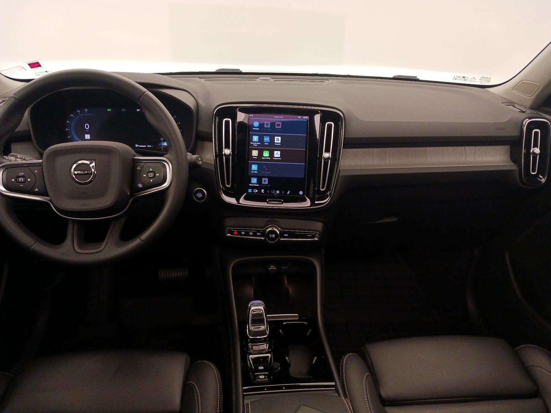 Thumbnail: 2023 Volvo XC40 - 9