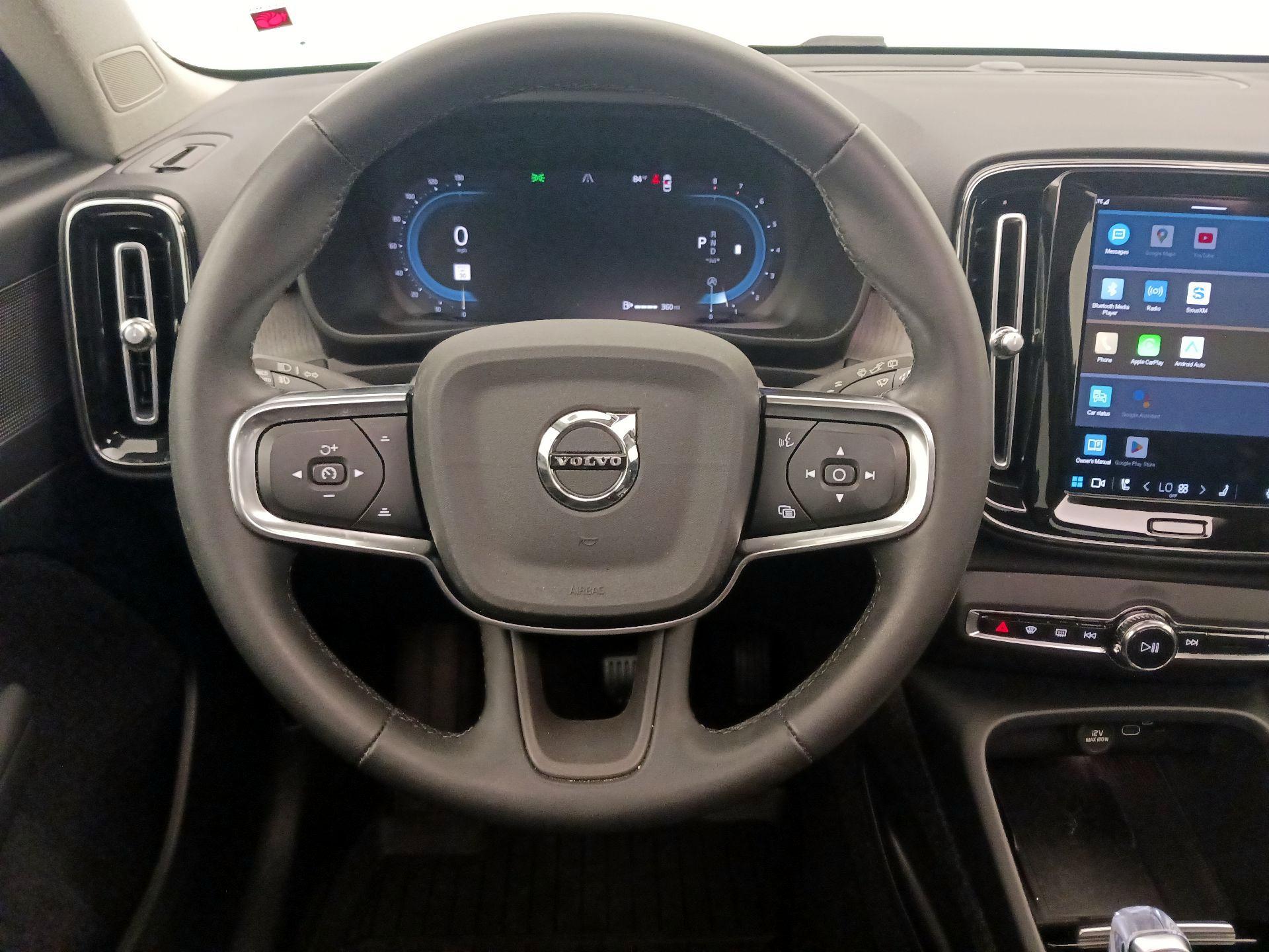 Thumbnail: 2023 Volvo XC40 - 10