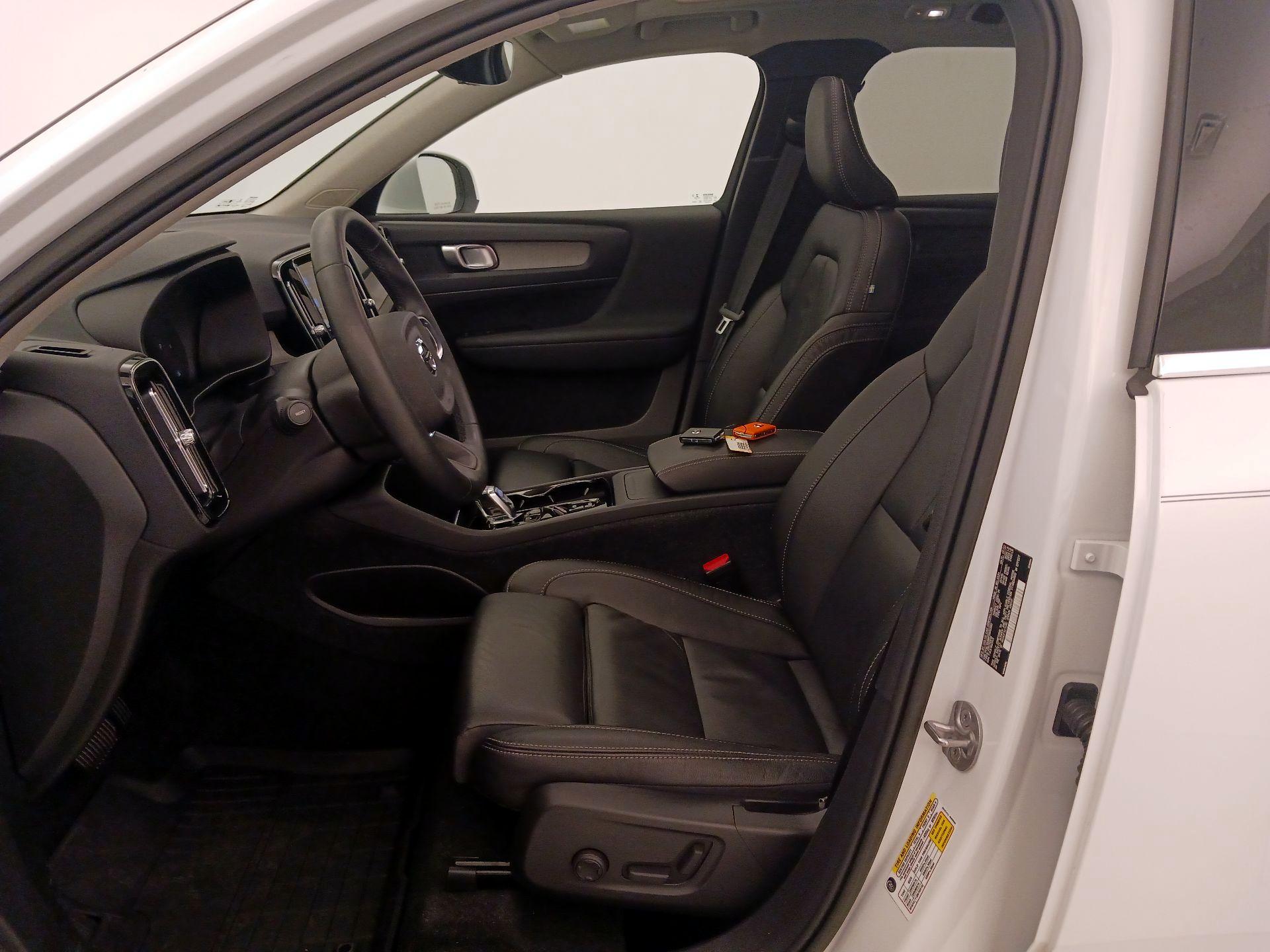 Thumbnail: 2023 Volvo XC40 - 11