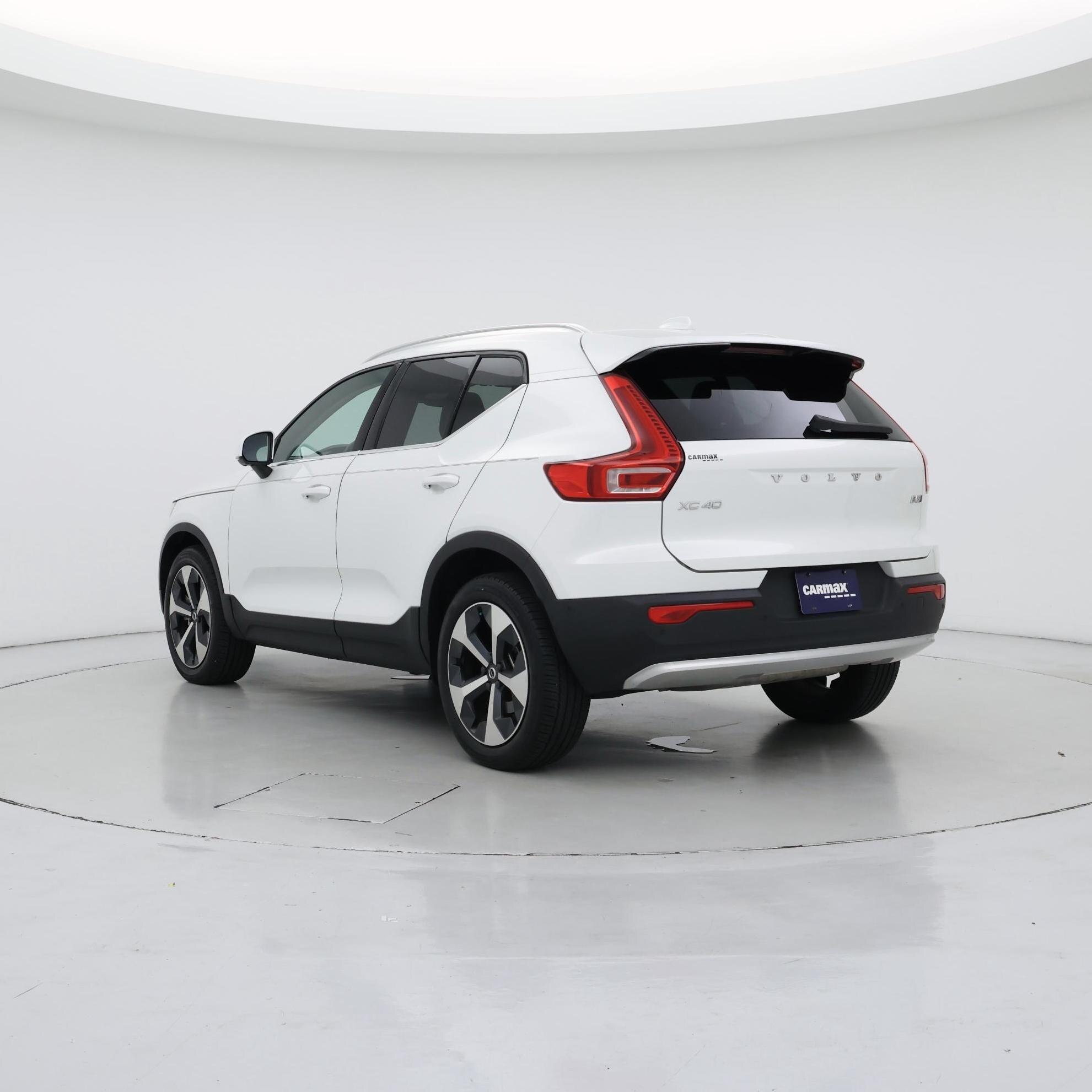 Thumbnail: 2023 Volvo XC40 - 2