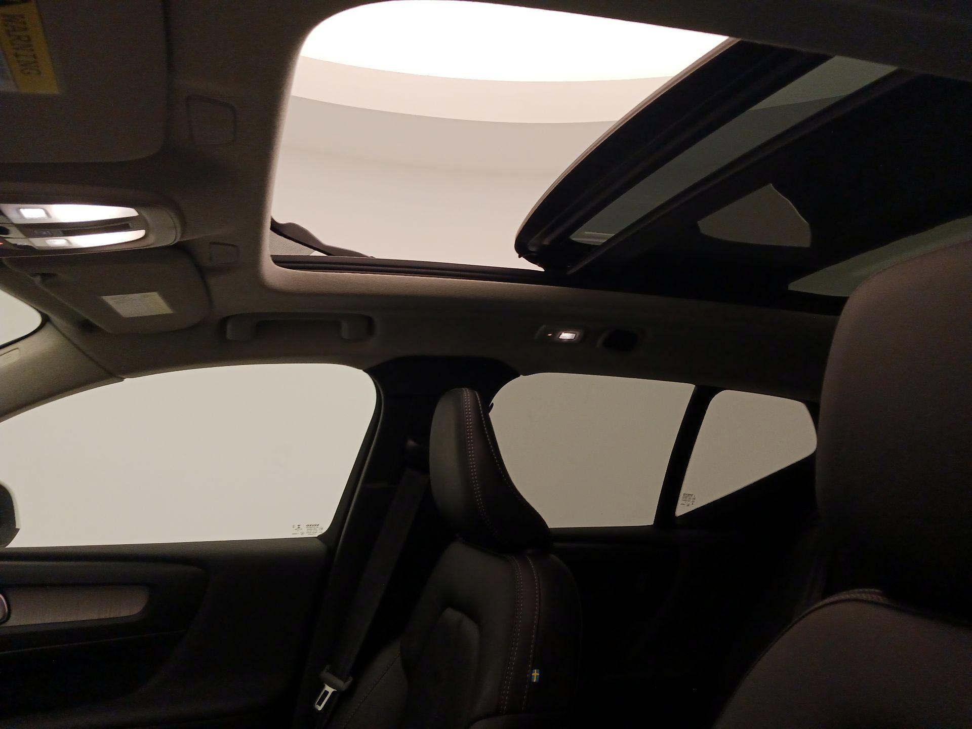 Thumbnail: 2023 Volvo XC40 - 19