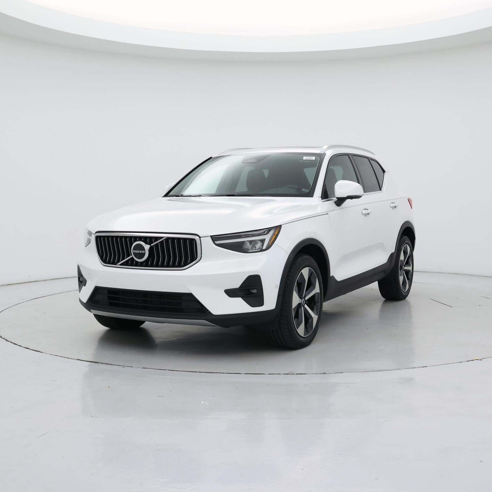Thumbnail: 2023 Volvo XC40 - 4