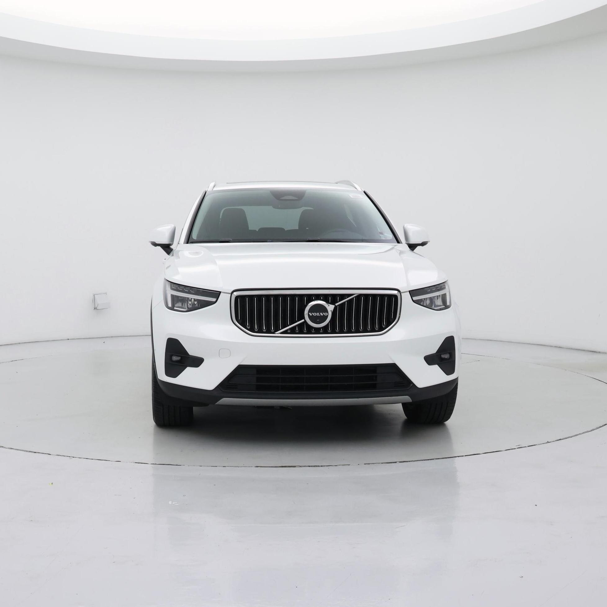 Thumbnail: 2023 Volvo XC40 - 5