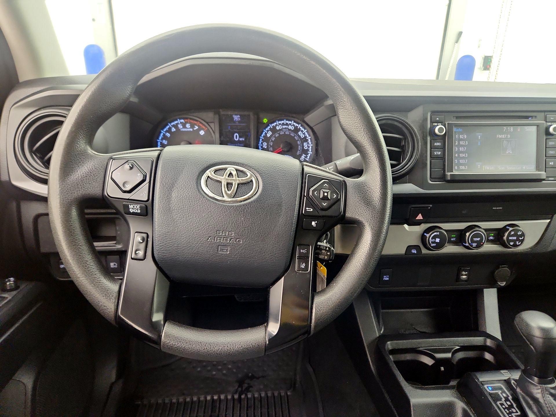 Thumbnail: 2019 Toyota Tacoma - 10