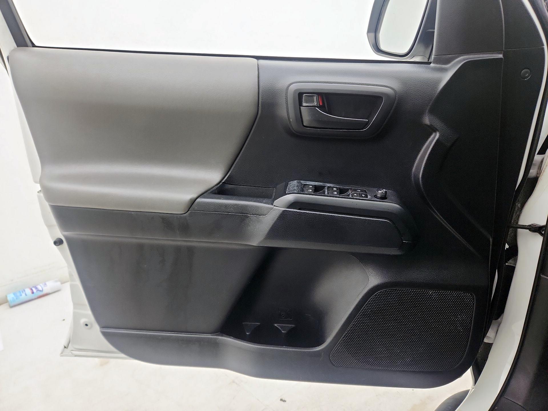 Thumbnail: 2019 Toyota Tacoma - 12