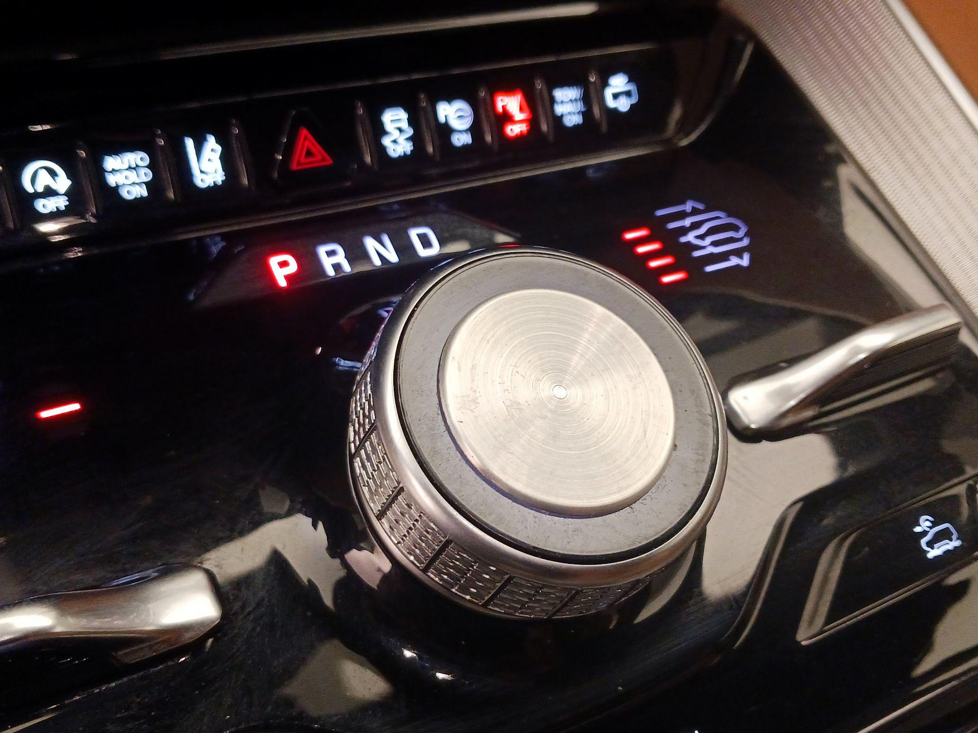 Thumbnail: 2023 Jeep Grand Wagoneer - 18