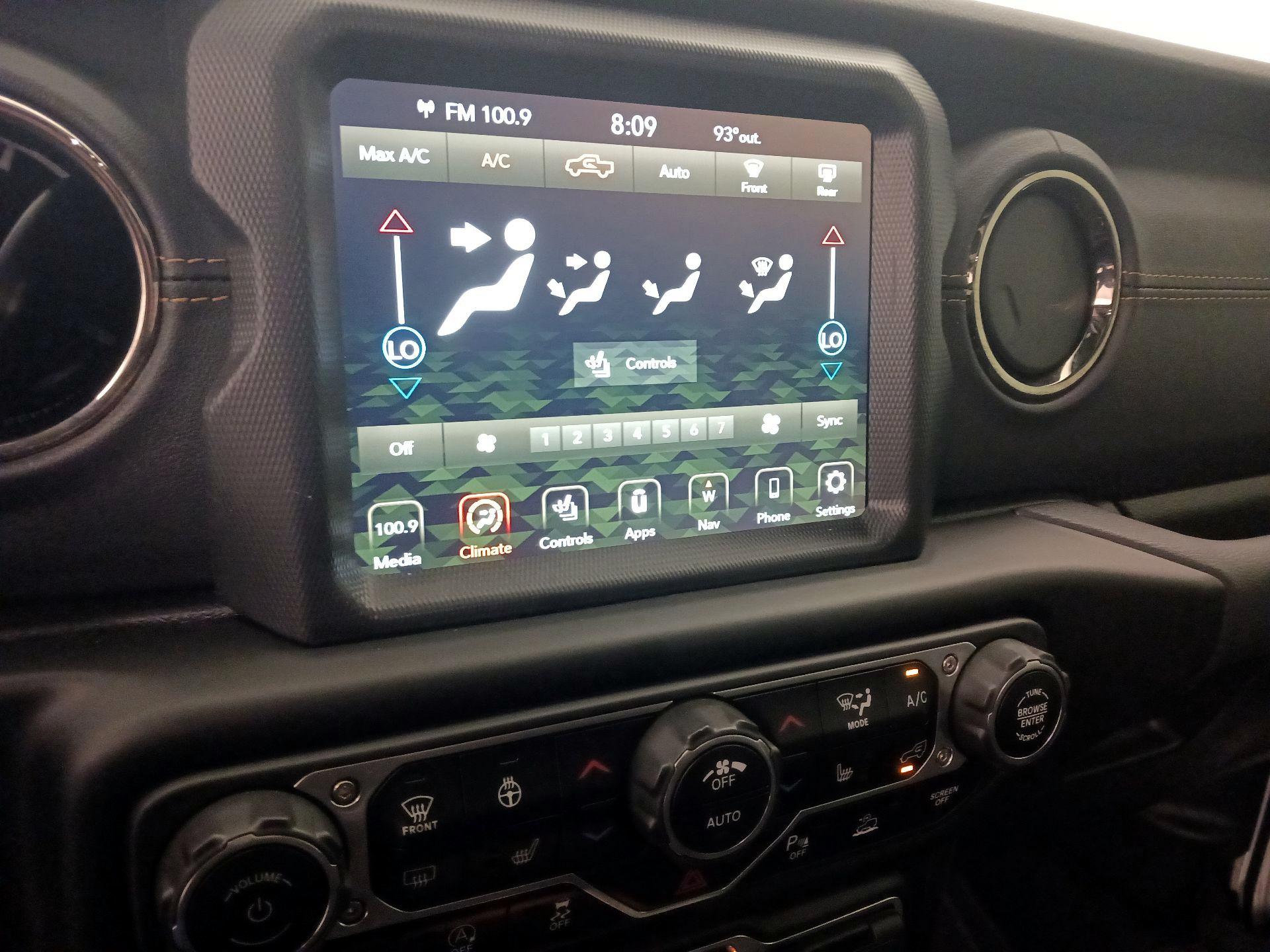 Thumbnail: 2023 Jeep Gladiator - 17