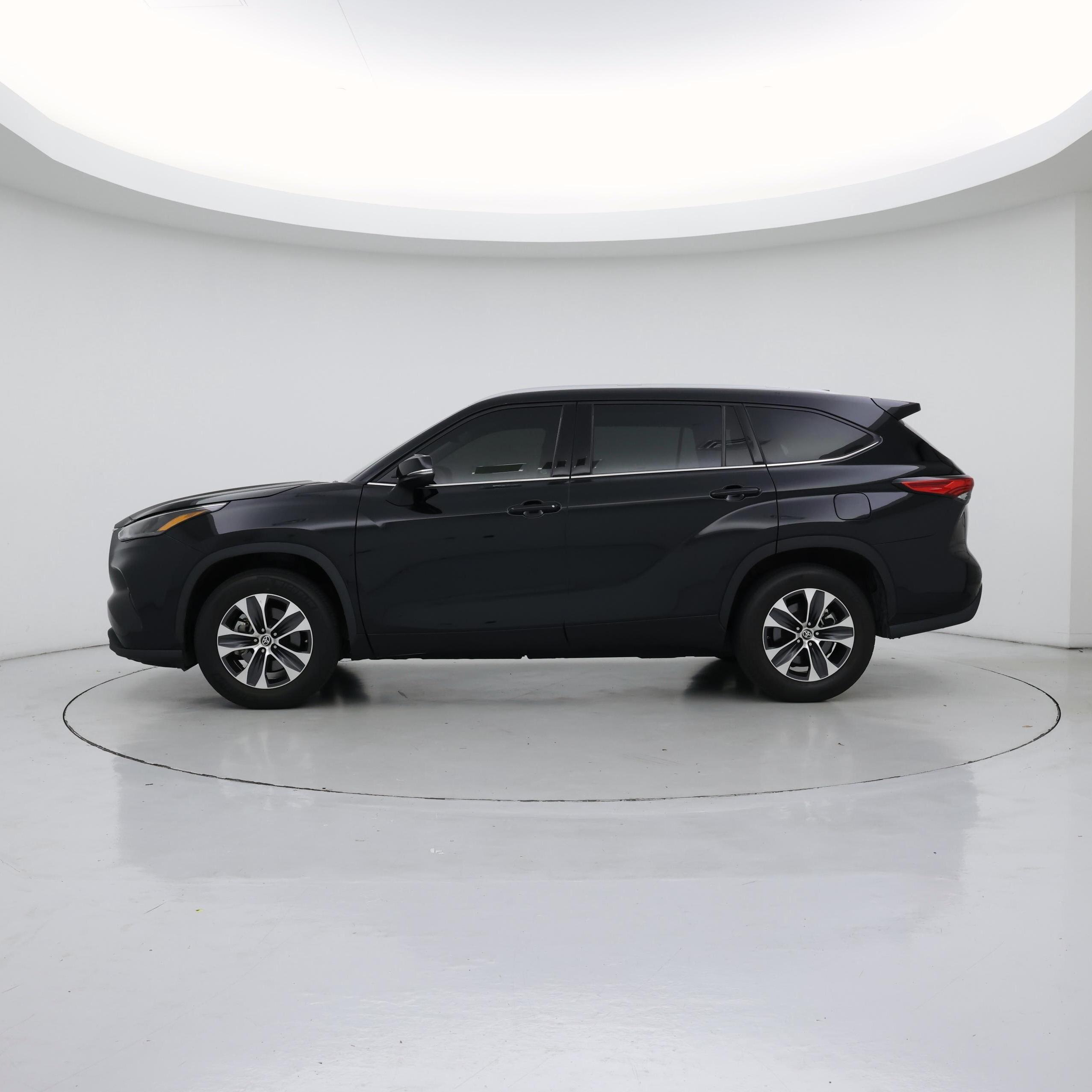 Thumbnail: 2022 Toyota Highlander - 3