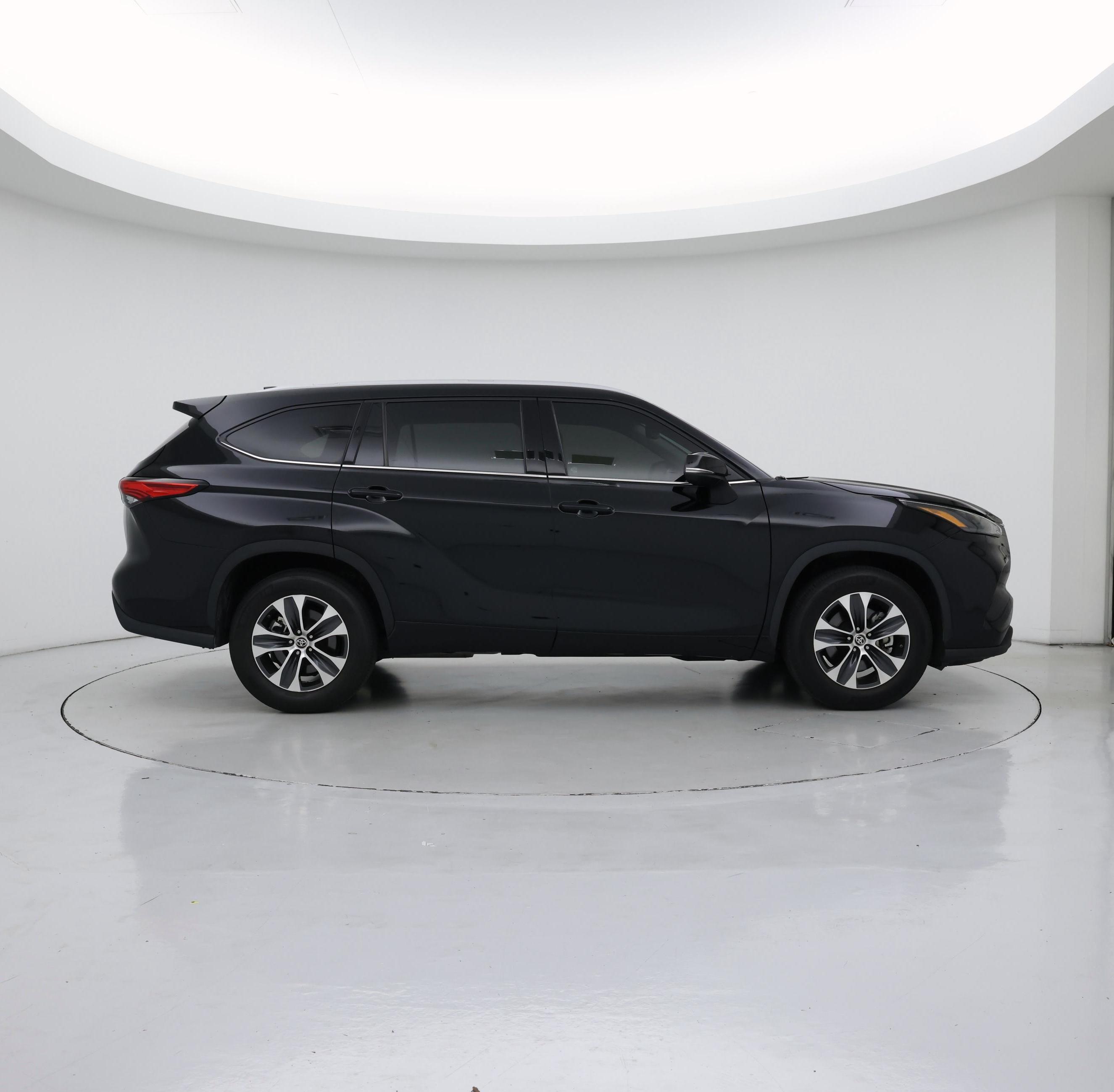 Thumbnail: 2022 Toyota Highlander - 7
