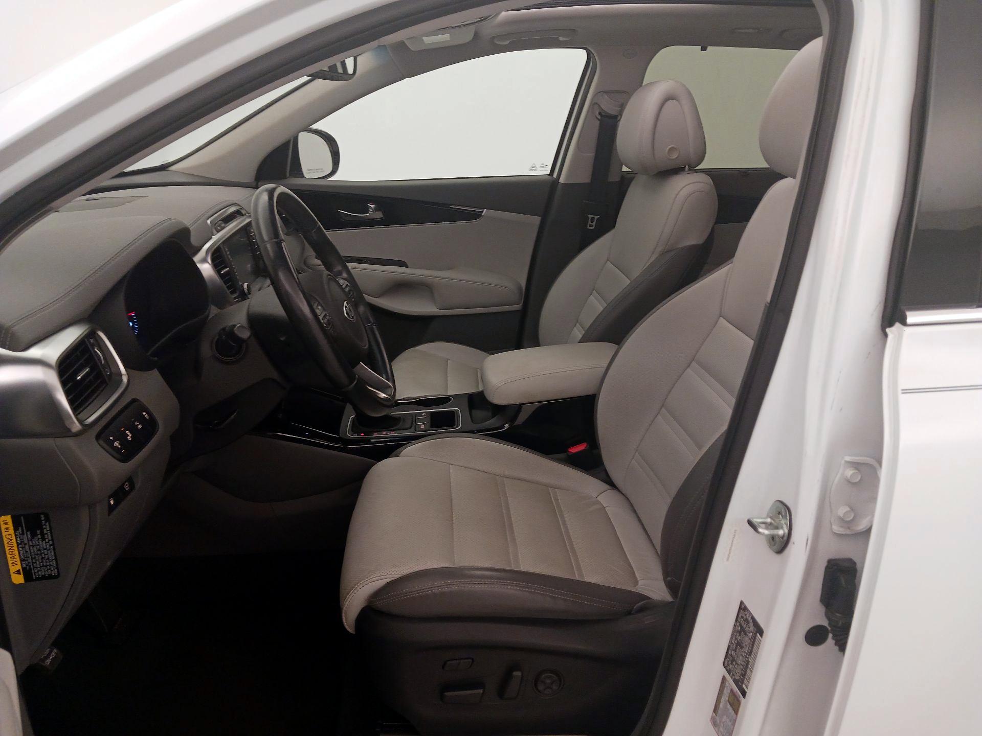 Thumbnail: 2016 Kia Sorento - 11
