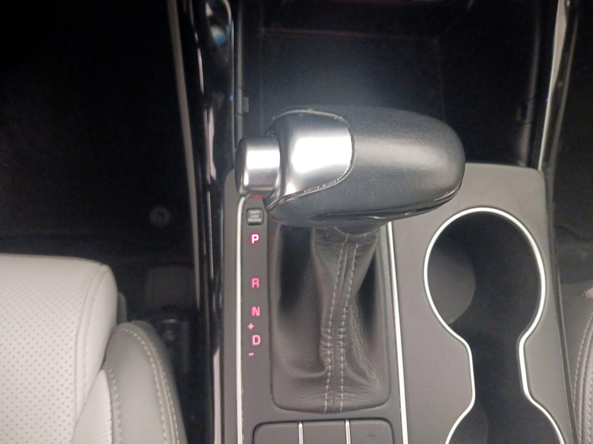 Thumbnail: 2016 Kia Sorento - 18