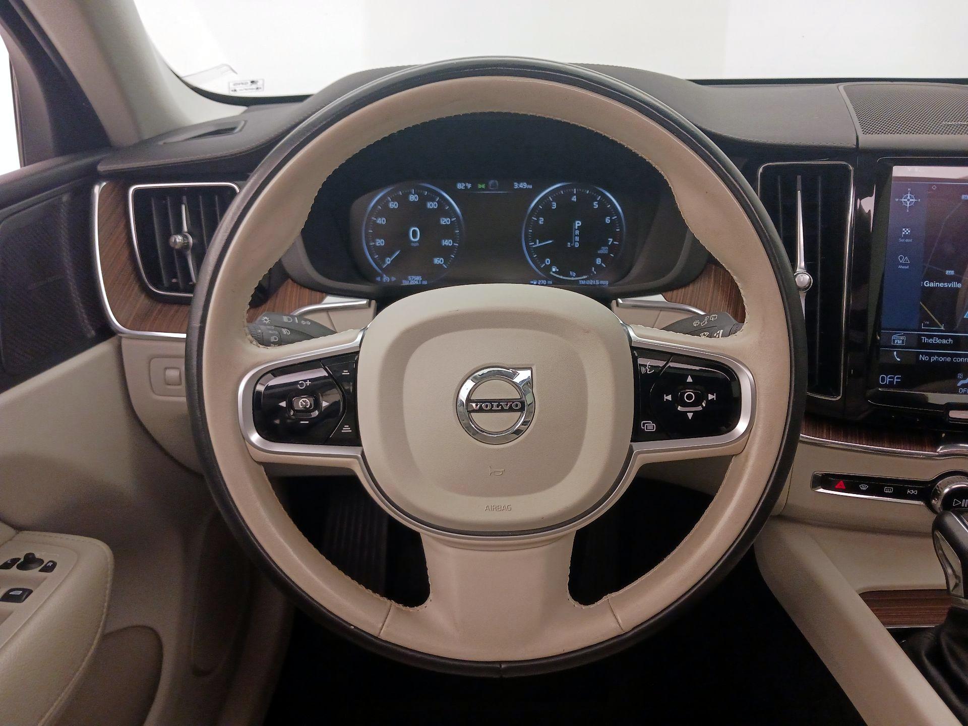 Thumbnail: 2020 Volvo XC60 - 10