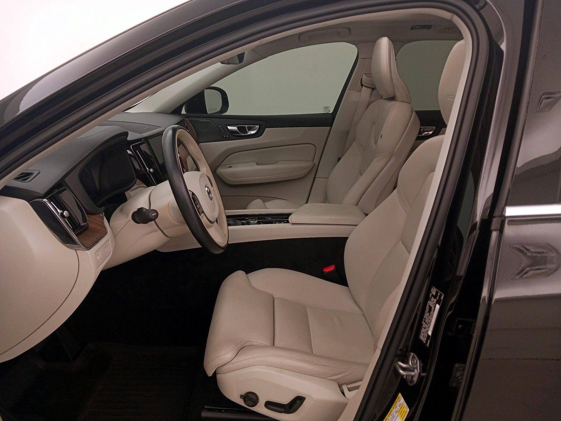 Thumbnail: 2020 Volvo XC60 - 11