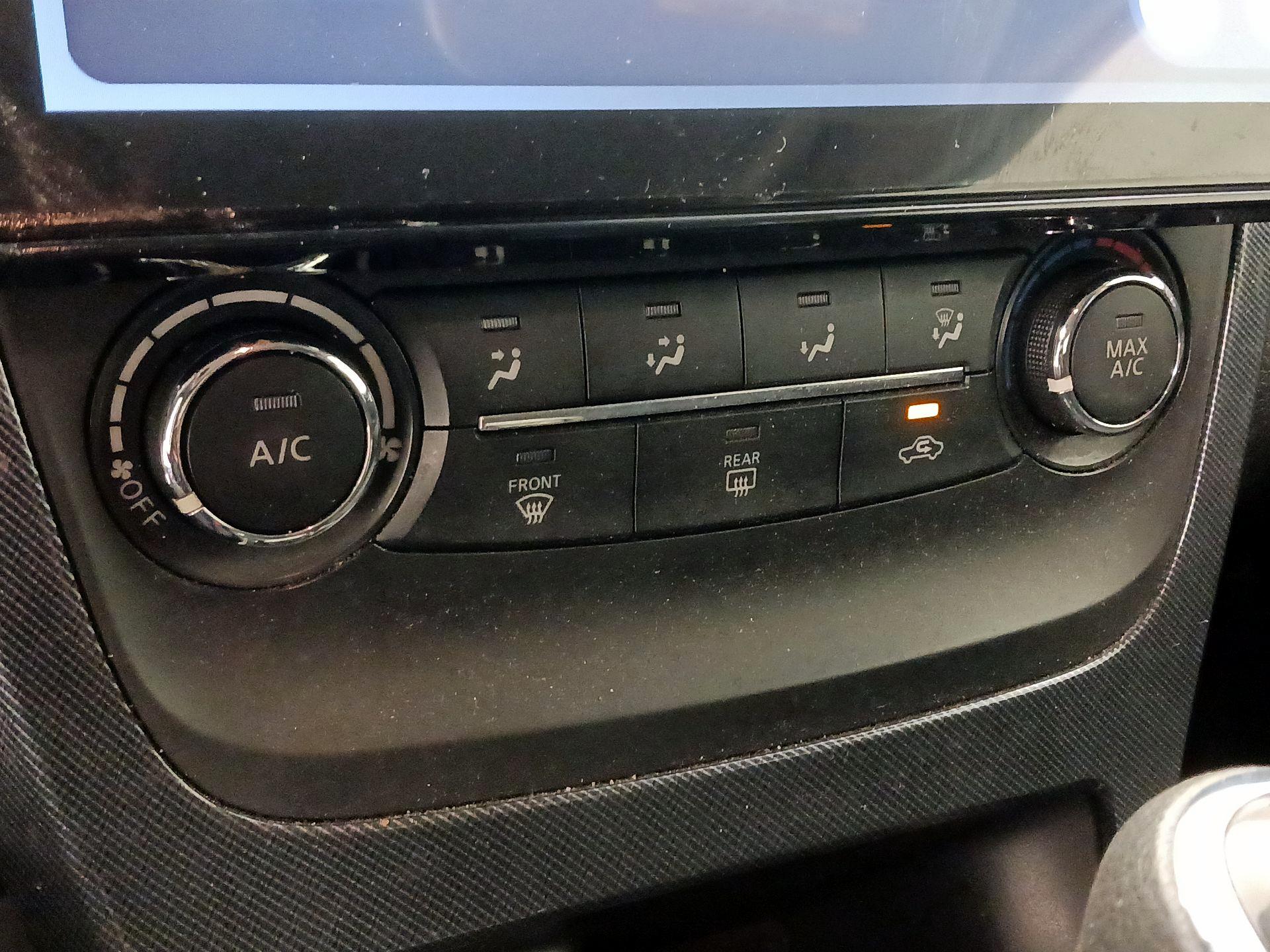 Thumbnail: 2016 Nissan Sentra - 16