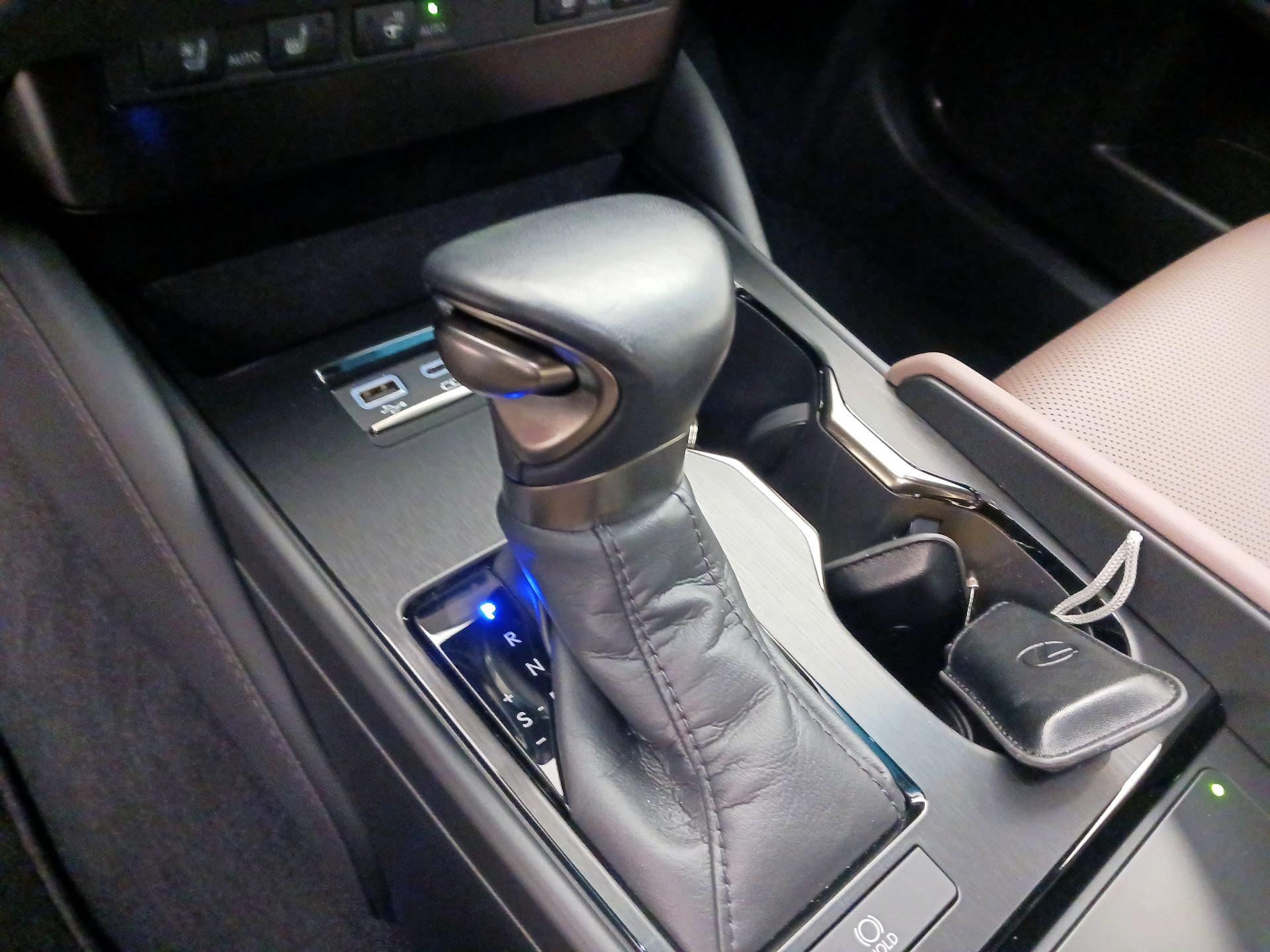 Thumbnail: 2023 Lexus ES - 16