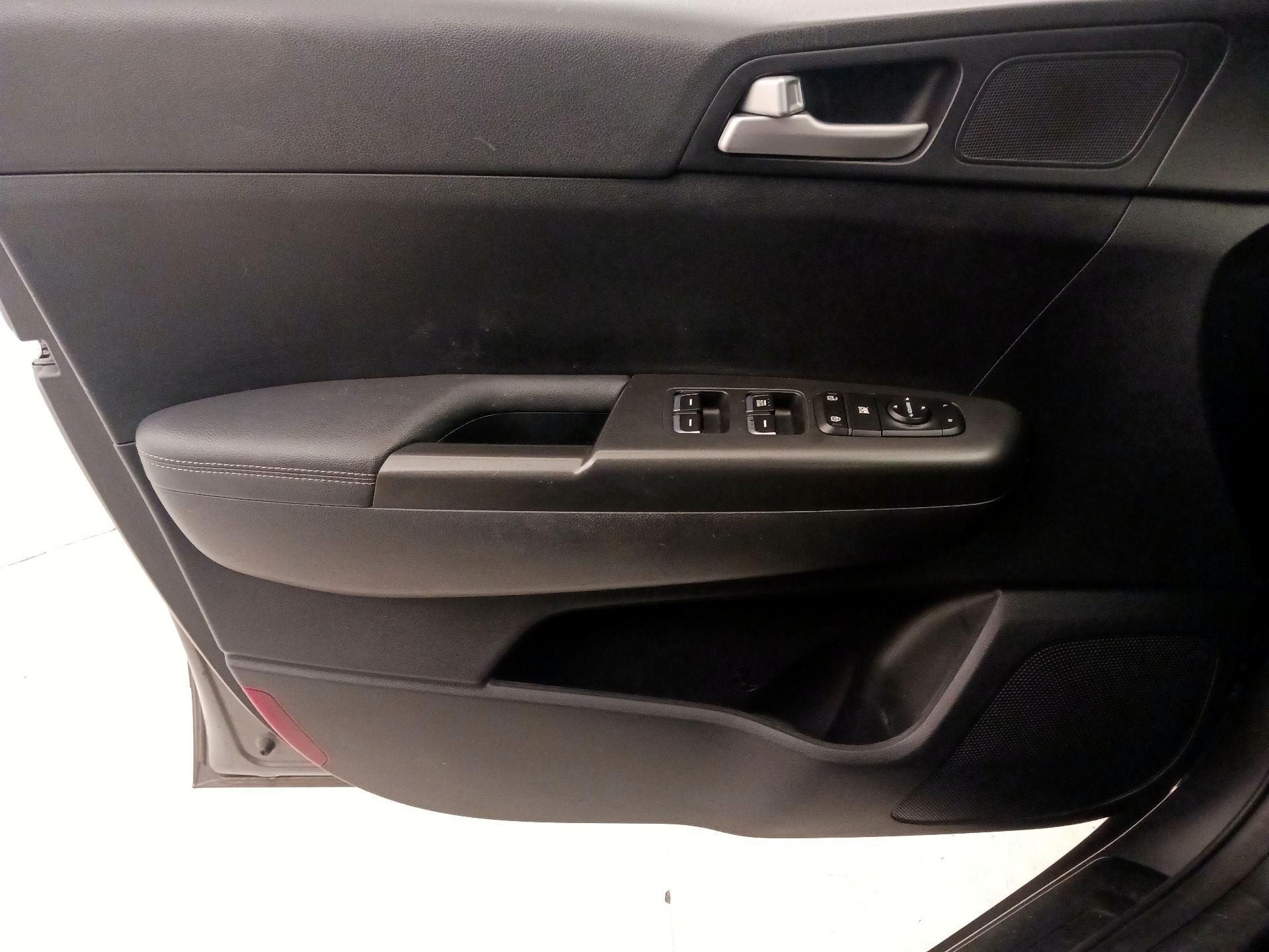 Thumbnail: 2019 Kia Sportage - 12