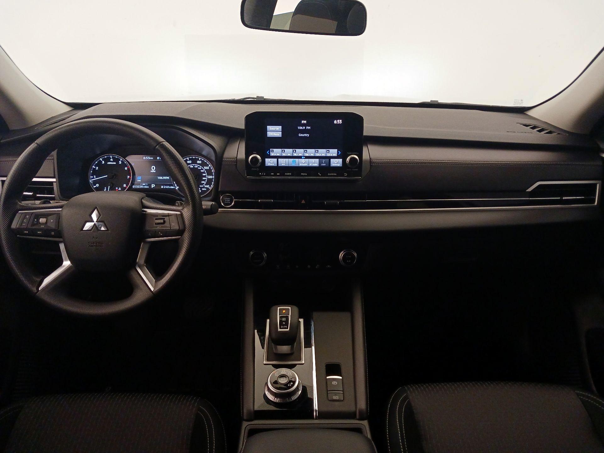 Thumbnail: 2024 Mitsubishi Outlander - 9