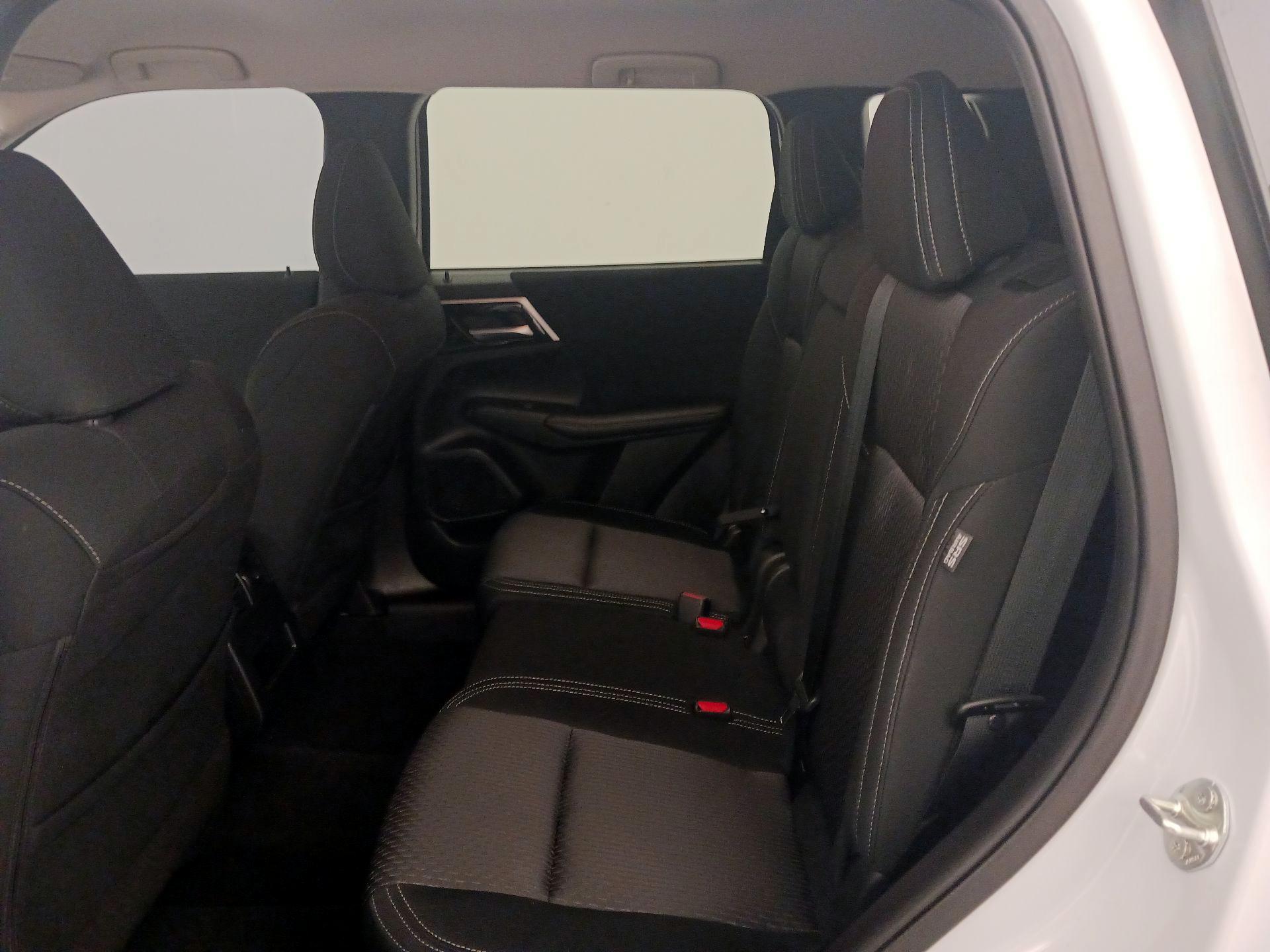 Thumbnail: 2024 Mitsubishi Outlander - 19