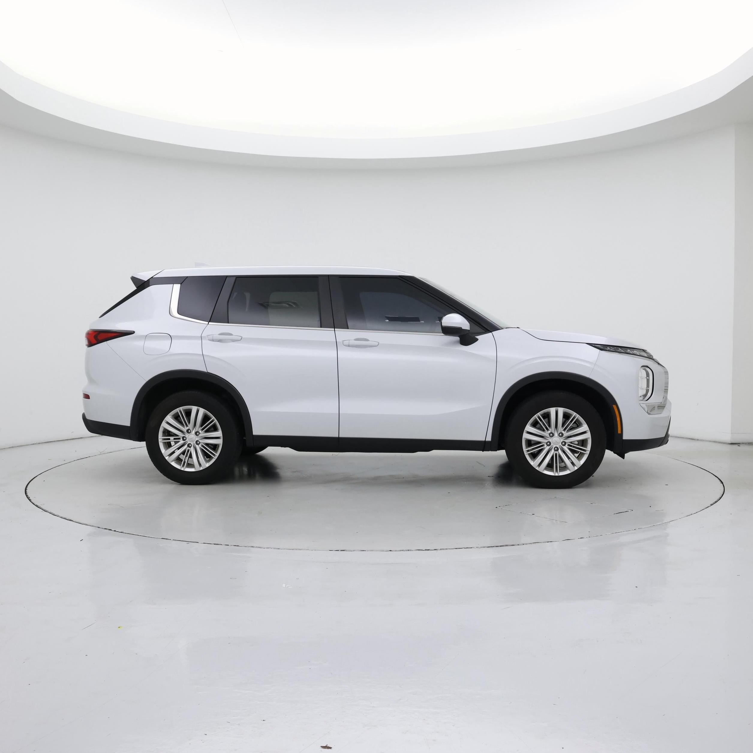 Thumbnail: 2024 Mitsubishi Outlander - 7