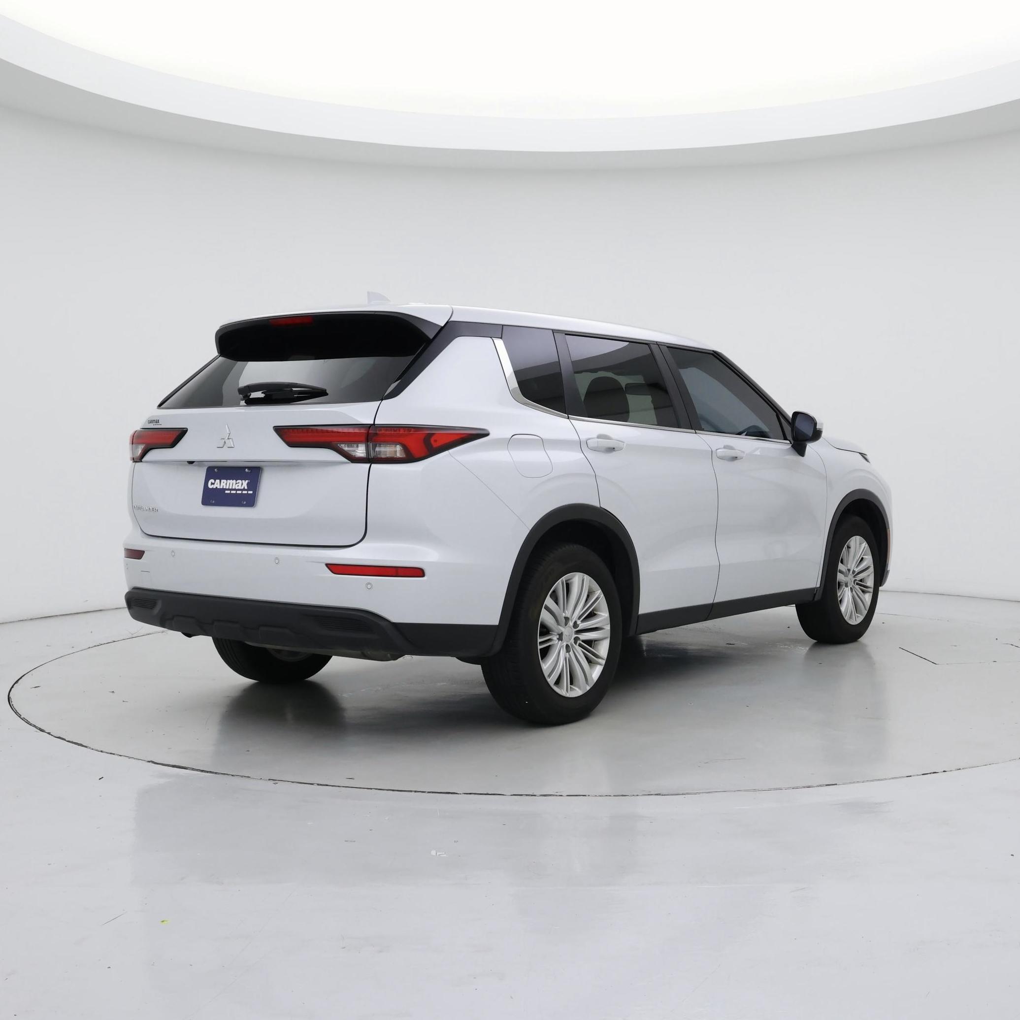 Thumbnail: 2024 Mitsubishi Outlander - 8