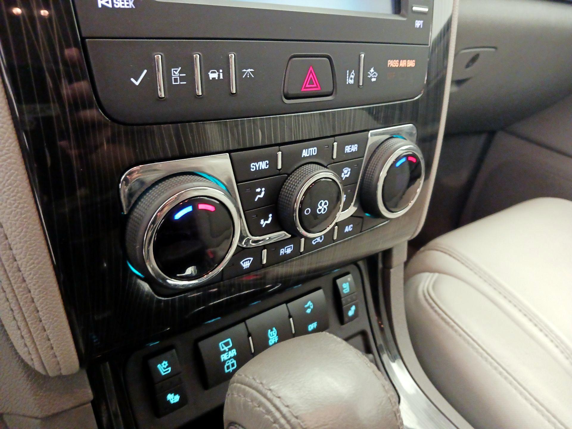Thumbnail: 2015 Chevrolet Traverse - 17