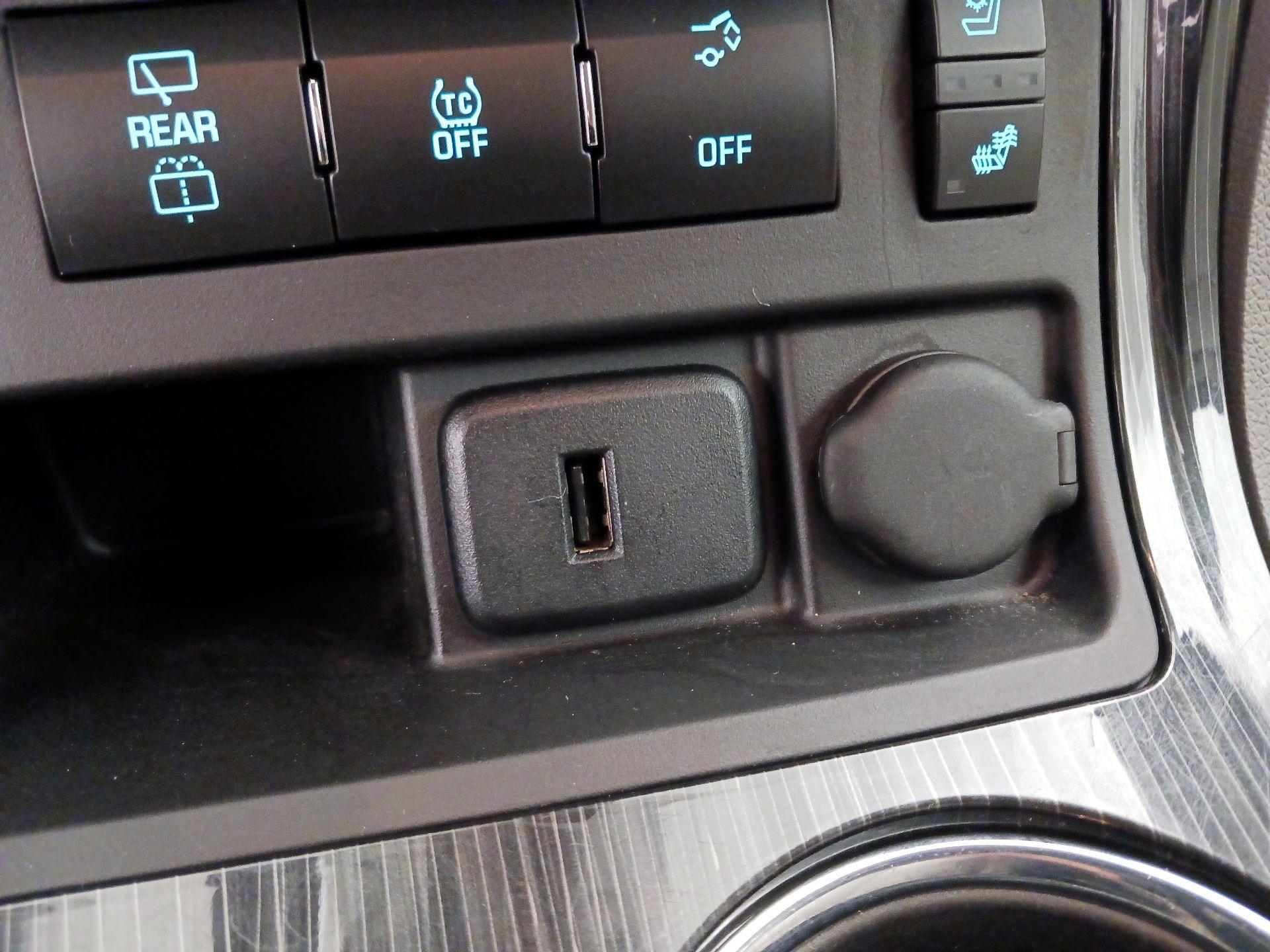 Thumbnail: 2015 Chevrolet Traverse - 19