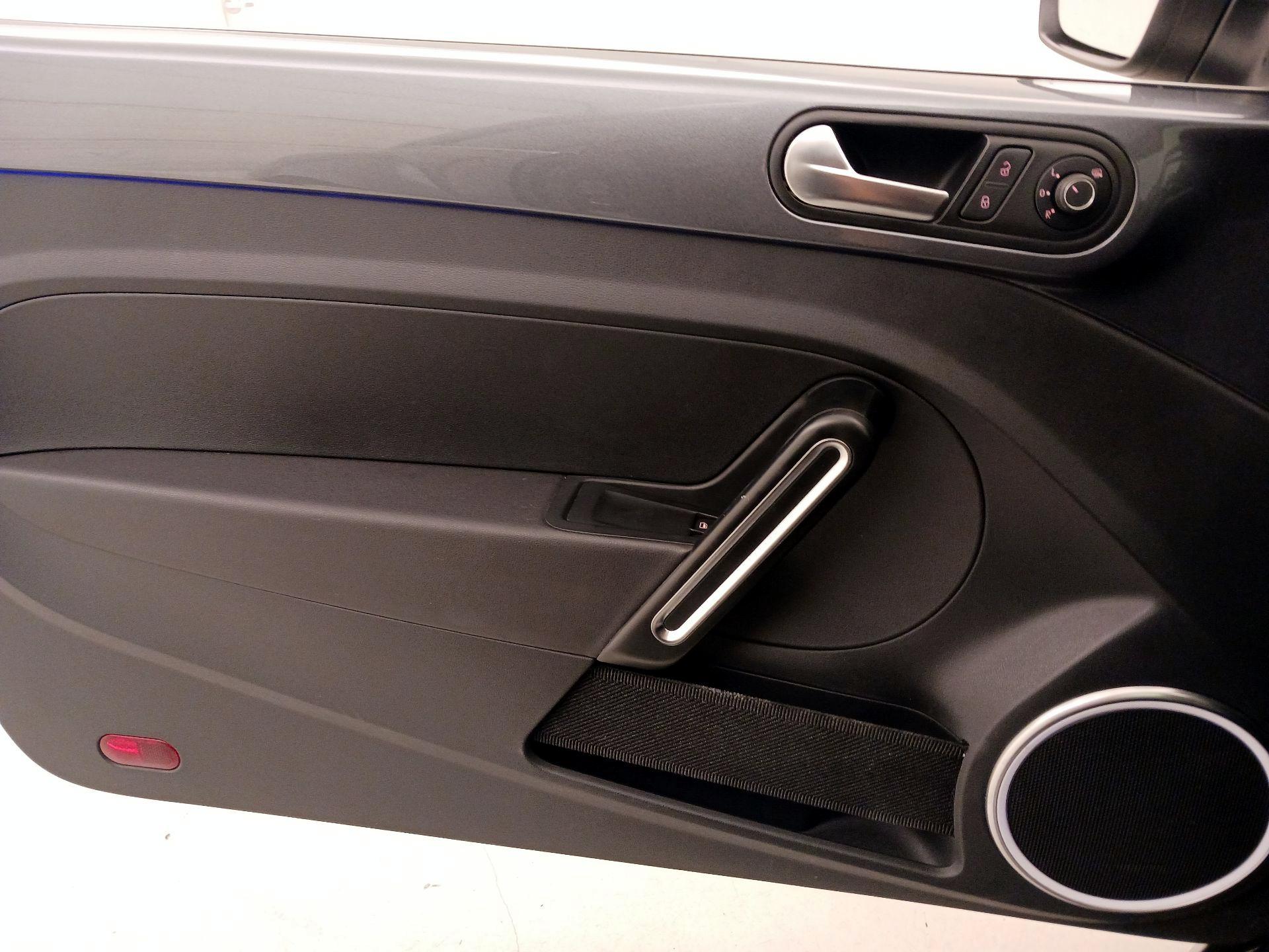Thumbnail: 2019 Volkswagen Beetle - 12