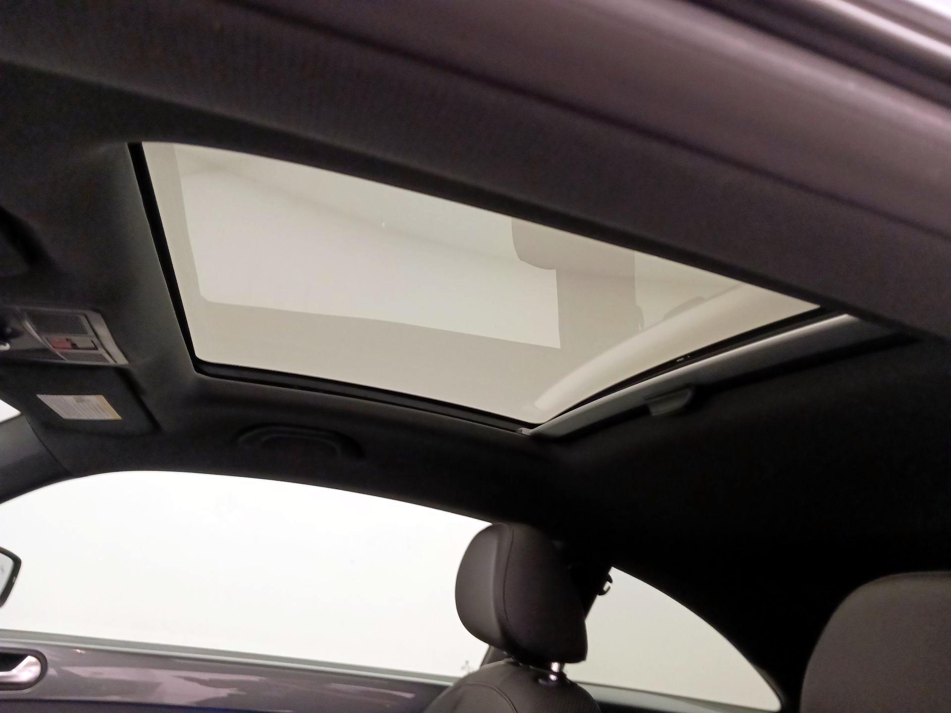 Thumbnail: 2019 Volkswagen Beetle - 20