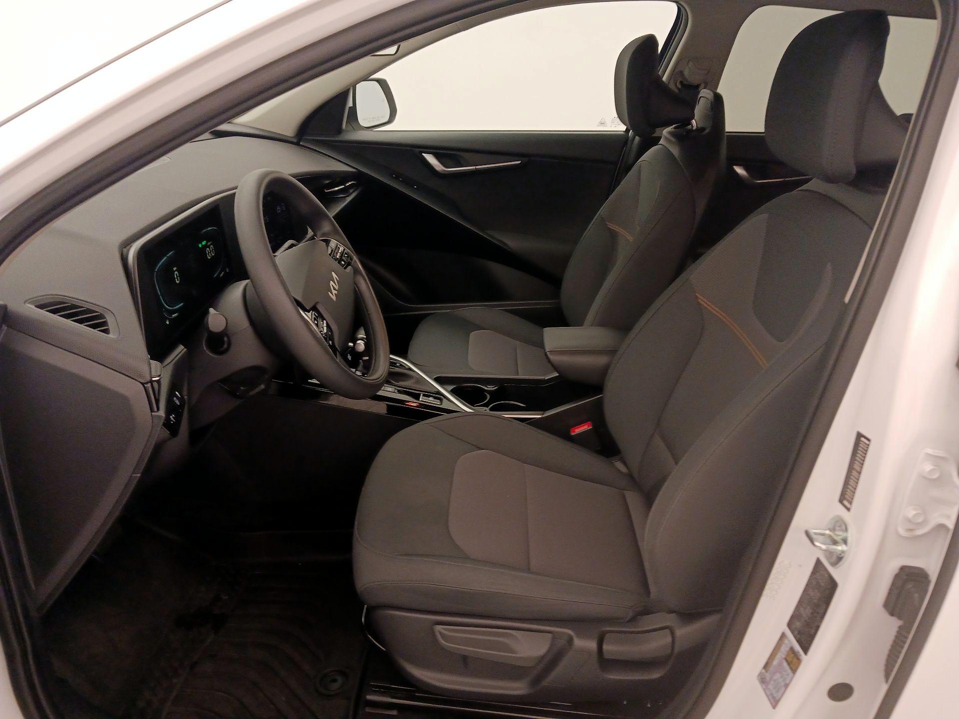Thumbnail: 2023 Kia Niro - 11