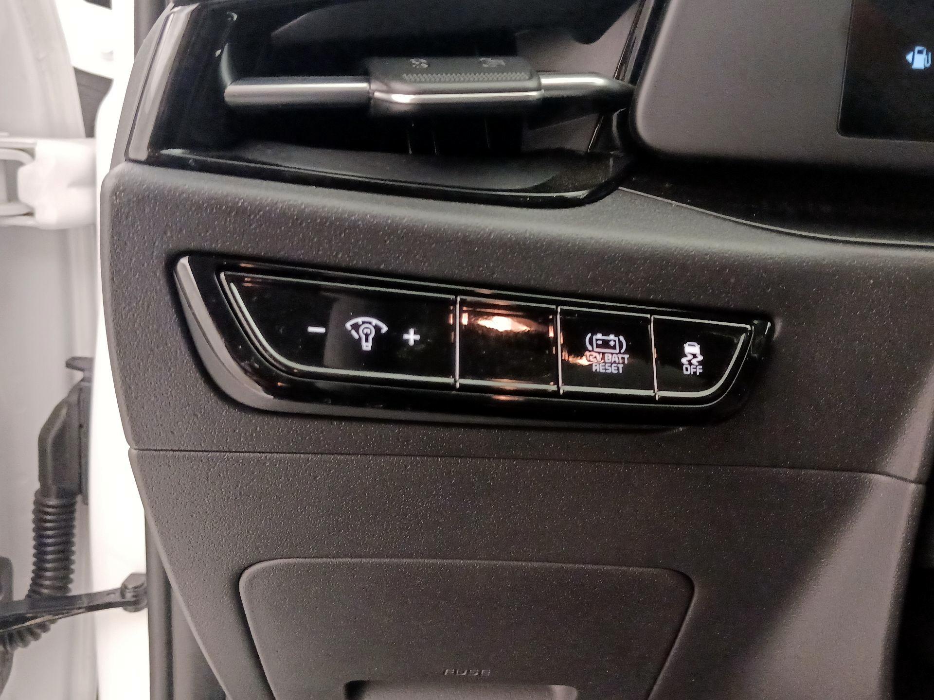 Thumbnail: 2023 Kia Niro - 13