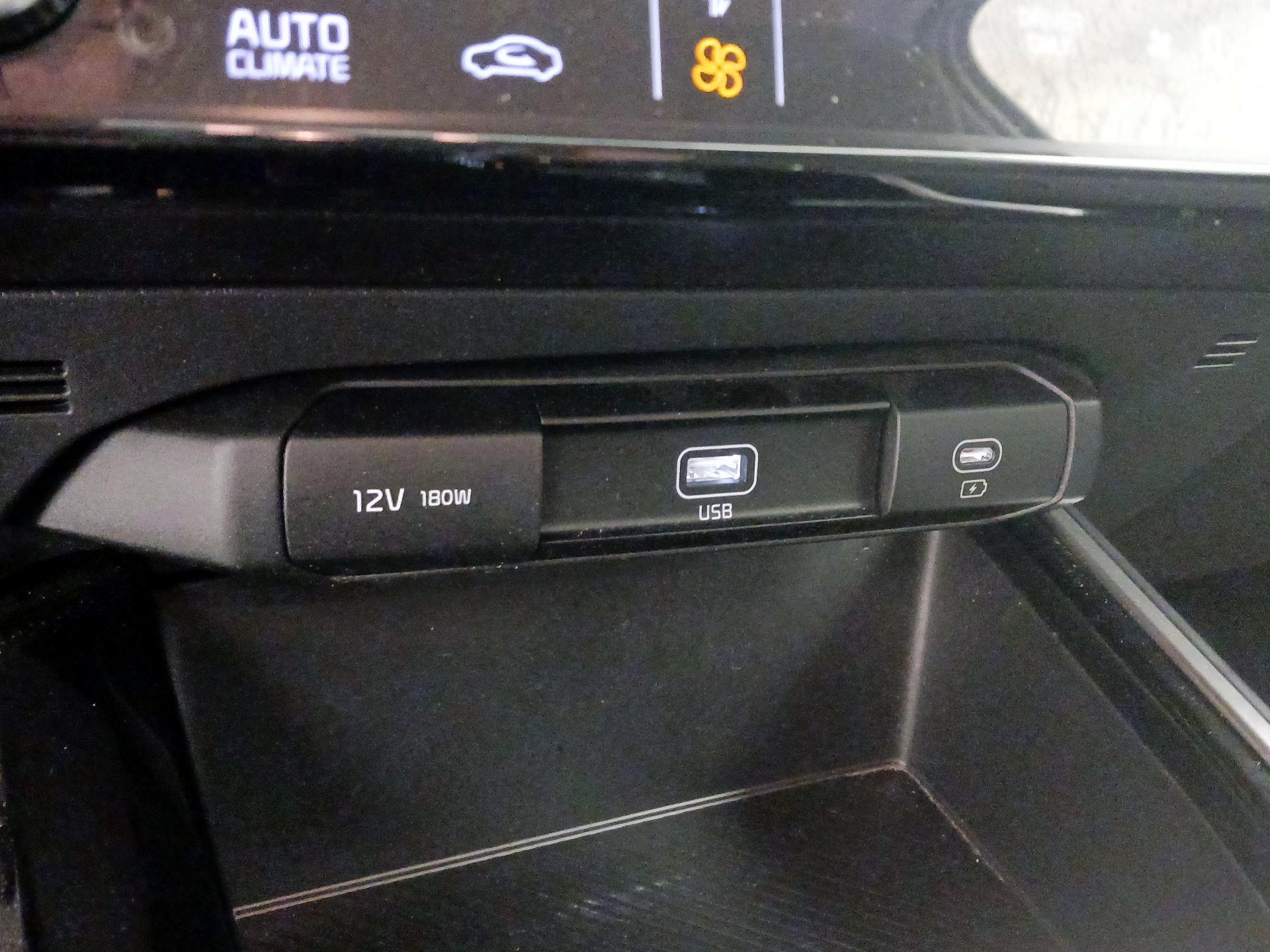 Thumbnail: 2023 Kia Niro - 18